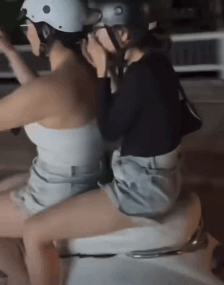 Công an TP.HCM truy tìm cô gái chạy Vespa buông cả 2 tay ở Lái Thiêu- Ảnh 1. Công an TP.HCM truy tìm cô gái chạy Vespa buông cả 2 tay ở Lái Thiêu- Ảnh 1.