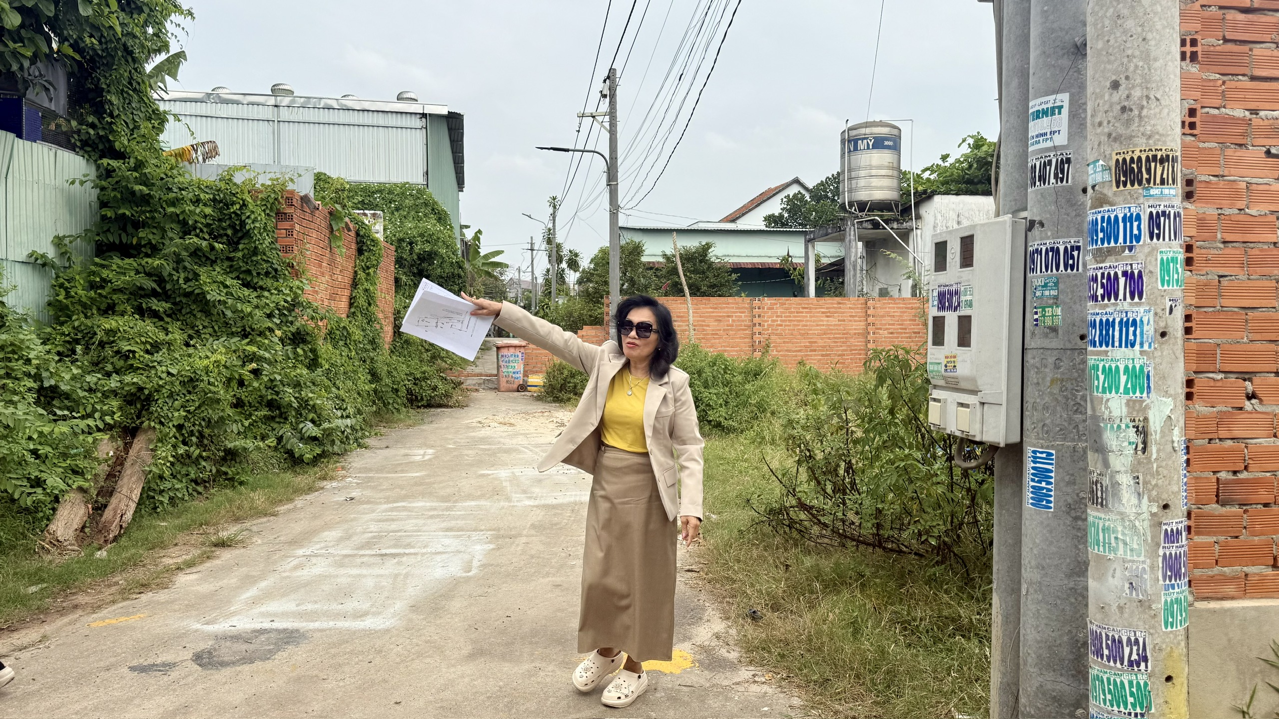 Bức xúc vì đất bị xẻ đôi, chủ đất ở TP.HCM thành bị đơn- Ảnh 1. Bức xúc vì đất bị xẻ đôi, chủ đất ở TP.HCM thành bị đơn- Ảnh 1.