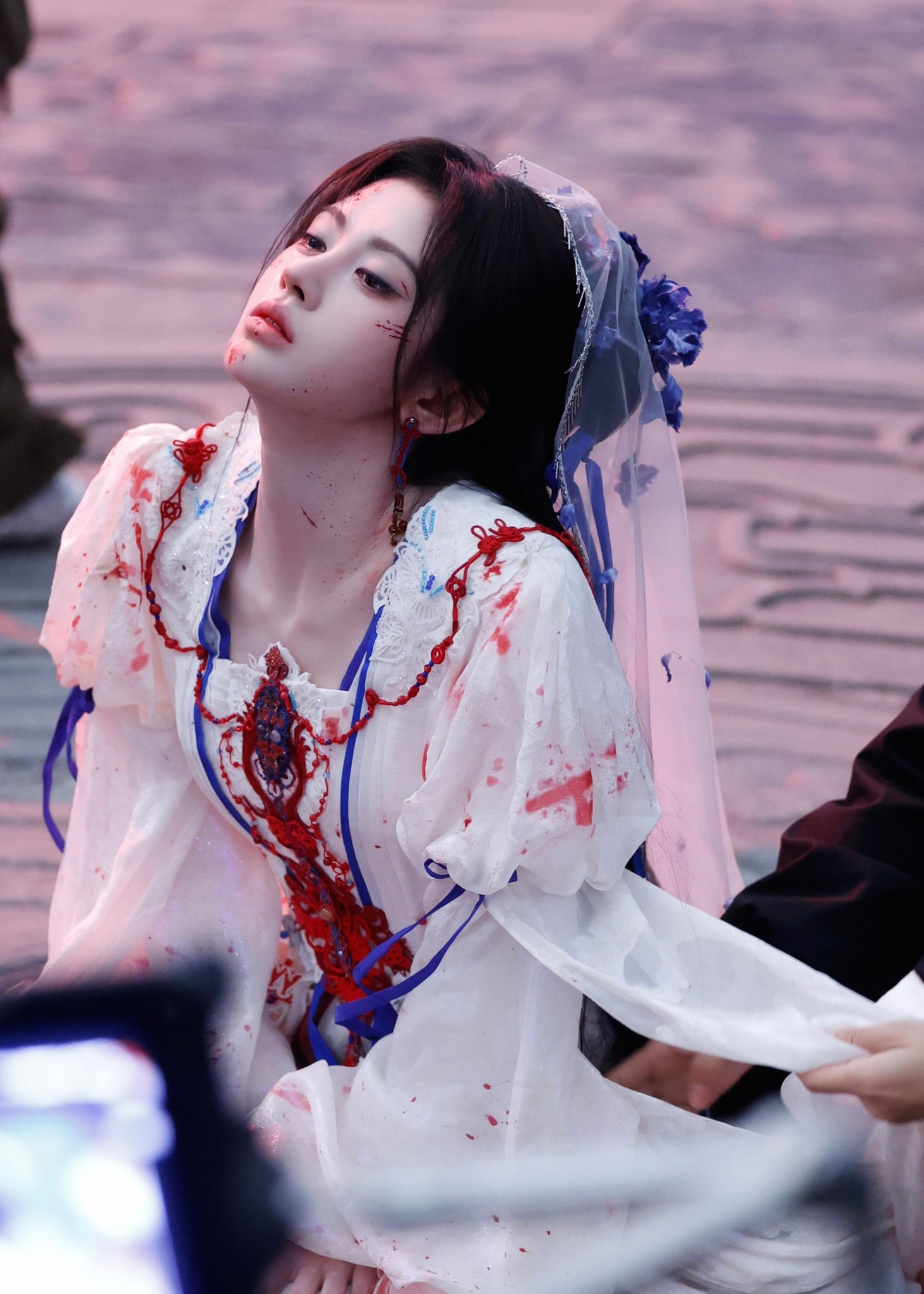 Loạt ảnh hậu trường cho thấy nhan sắc thật sự của Cúc Tịnh Y - Ảnh 1.