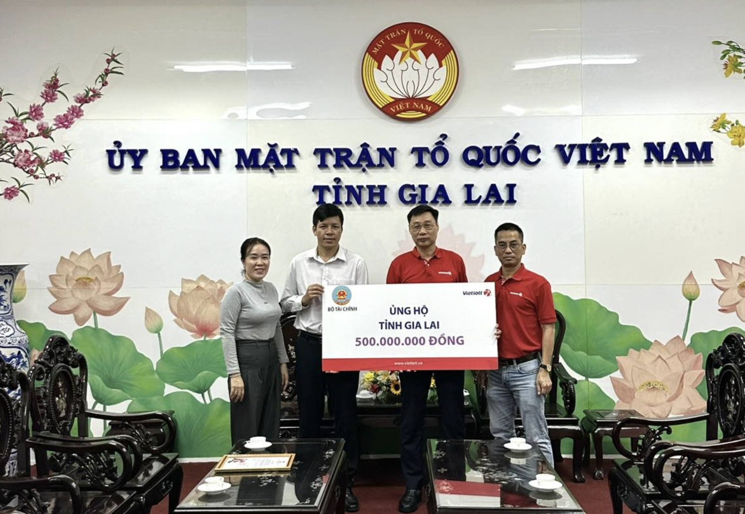 Mua vé Vietlott trên điện thoại, một người ở Hà Nội trúng gần 62 tỉ đồng- Ảnh 3. Mua vé Vietlott trên điện thoại, một người ở Hà Nội trúng gần 62 tỉ đồng- Ảnh 3.