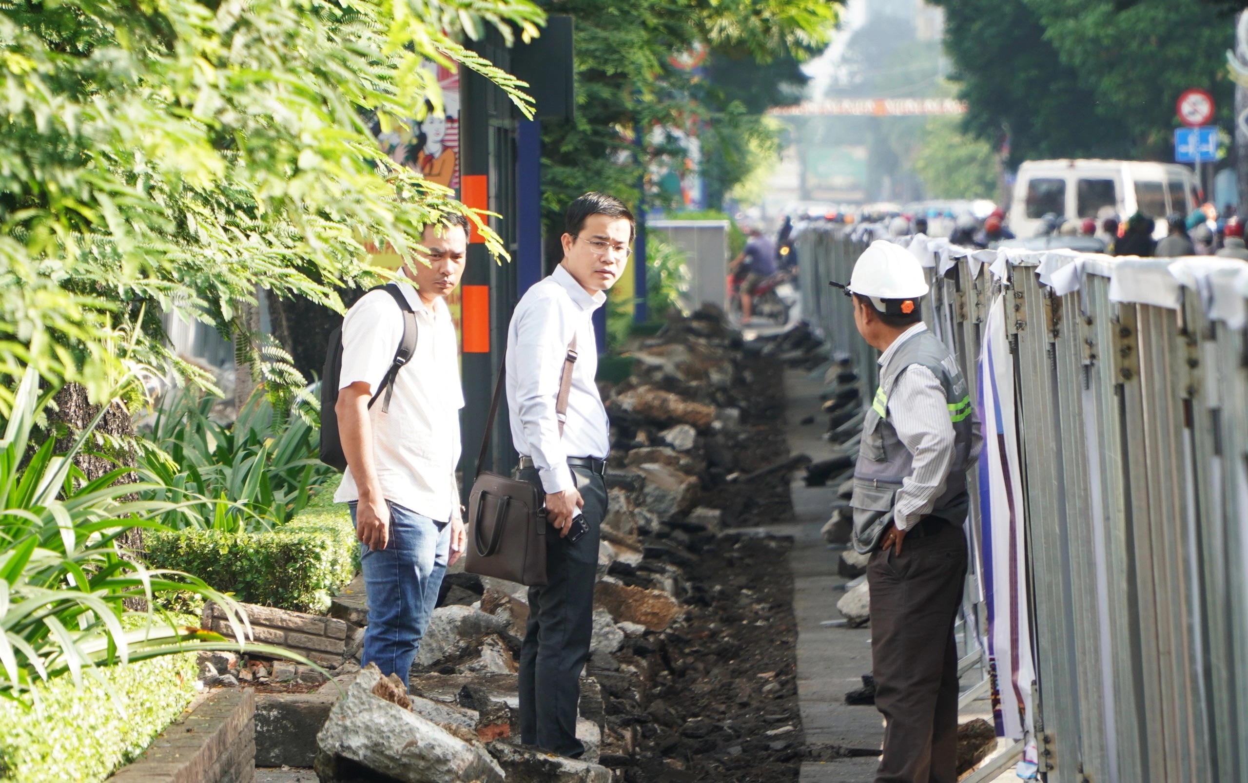 Cuối năm lại đào đường, sửa vỉa hè: Sở Xây dựng TP.HCM nói gì?- Ảnh 2. Cuối năm lại đào đường, sửa vỉa hè: Sở Xây dựng TP.HCM nói gì?- Ảnh 2.
