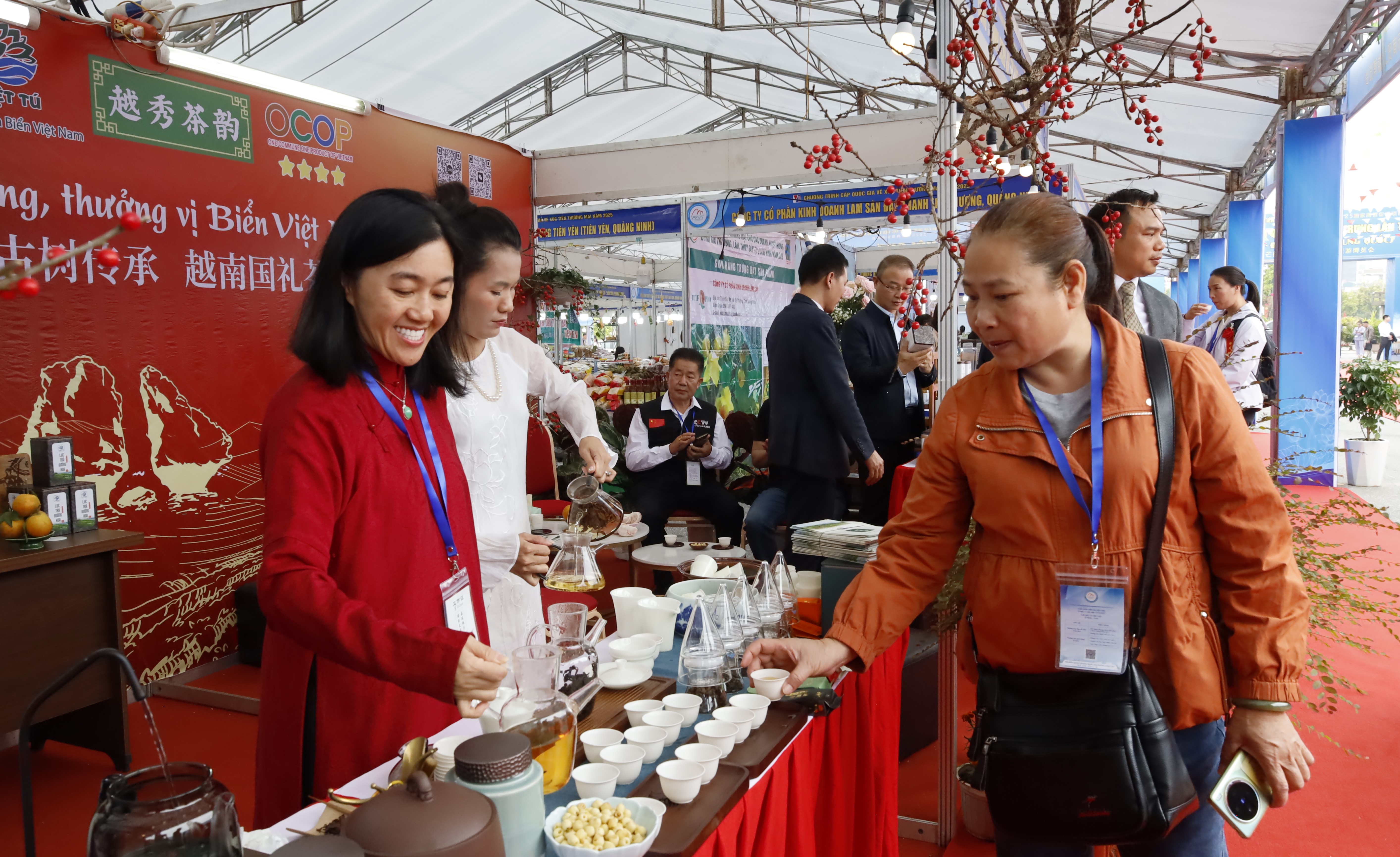 Hợp tác phát triển kinh tế Việt - Trung tại Hội chợ thương mại 2025 - Ảnh 3. Hợp tác phát triển kinh tế Việt - Trung tại Hội chợ thương mại 2025 - Ảnh 3.