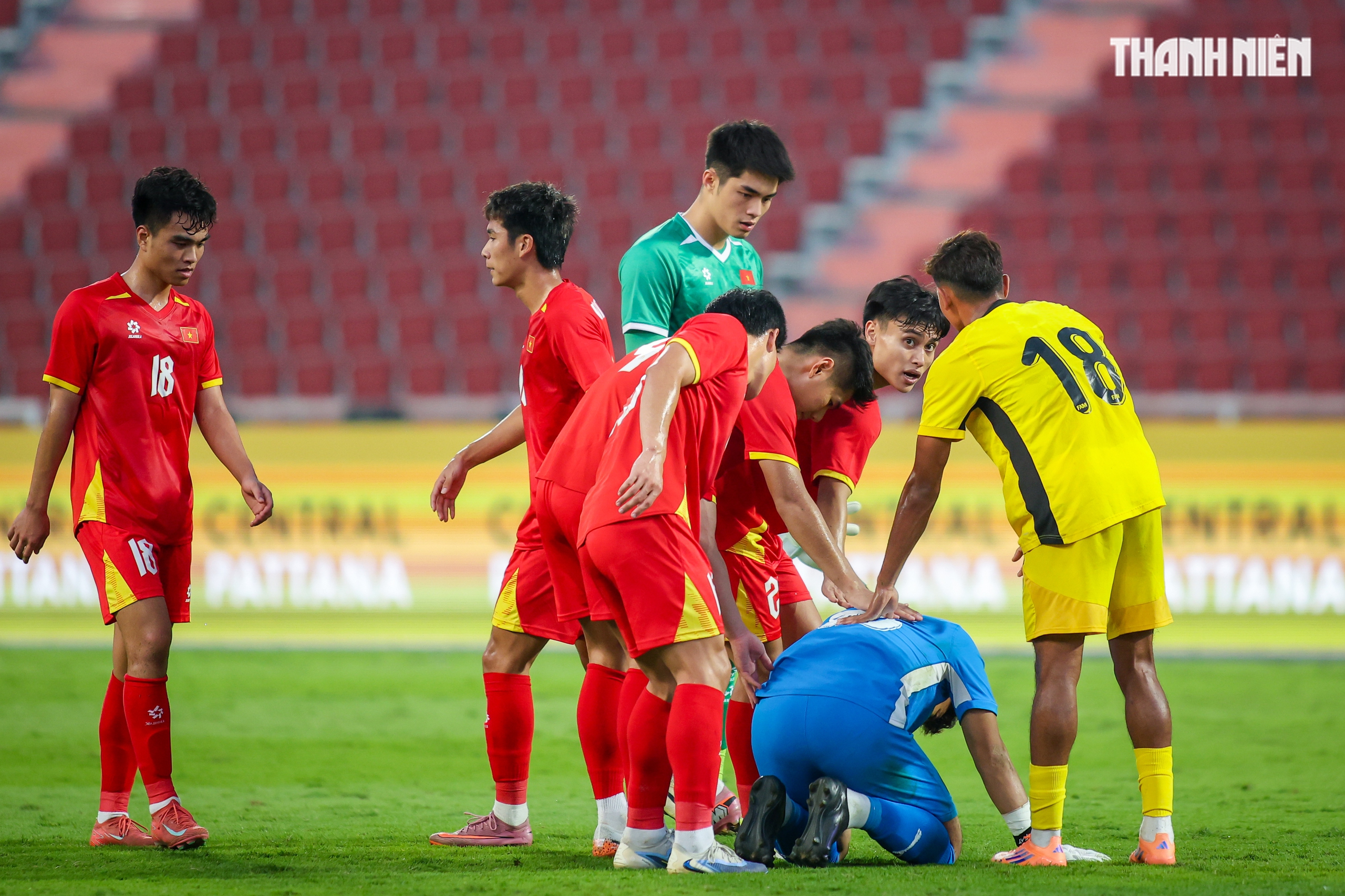 Thưởng thức lại những khoảnh khắc cực hay khi U.23 Việt Nam vượt Malaysia tiến vào bán kết- Ảnh 14. Thưởng thức lại những khoảnh khắc cực hay khi U.23 Việt Nam vượt Malaysia tiến vào bán kết- Ảnh 14.