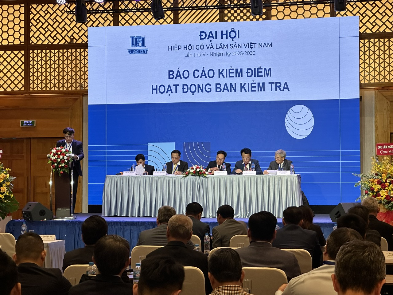 Ngành gỗ Việt Nam chuyển từ gia công sang tự thiết kế và xây dựng thương hiệu- Ảnh 1. Ngành gỗ Việt Nam chuyển từ gia công sang tự thiết kế và xây dựng thương hiệu- Ảnh 1.