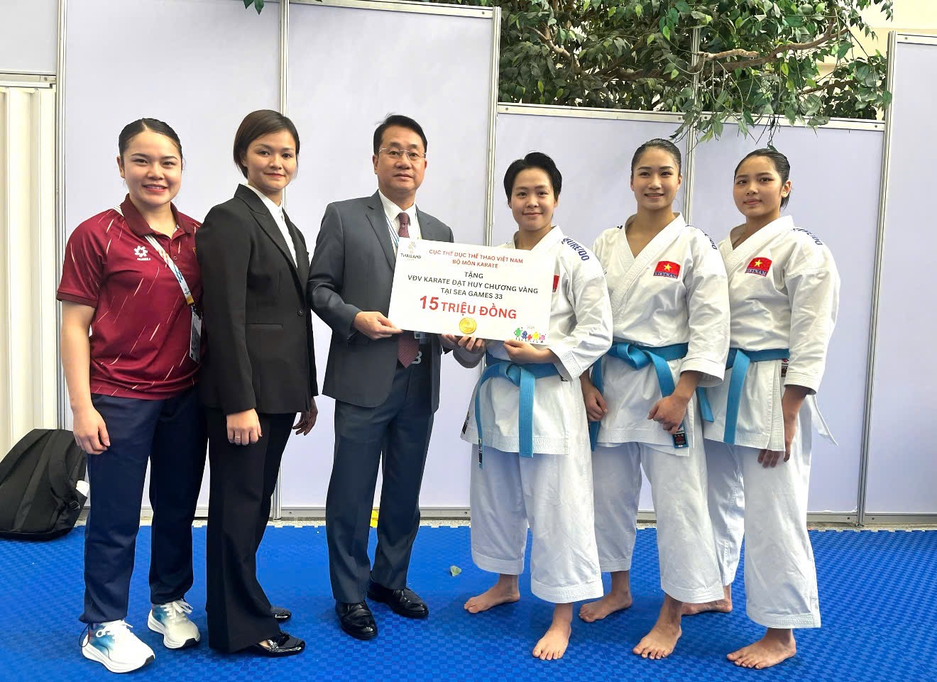 Kata nữ Việt Nam mở hàng vàng cho karate tại SEA Games 33: Ba ‘nàng tiên’ tài sắc vẹn toàn- Ảnh 1.