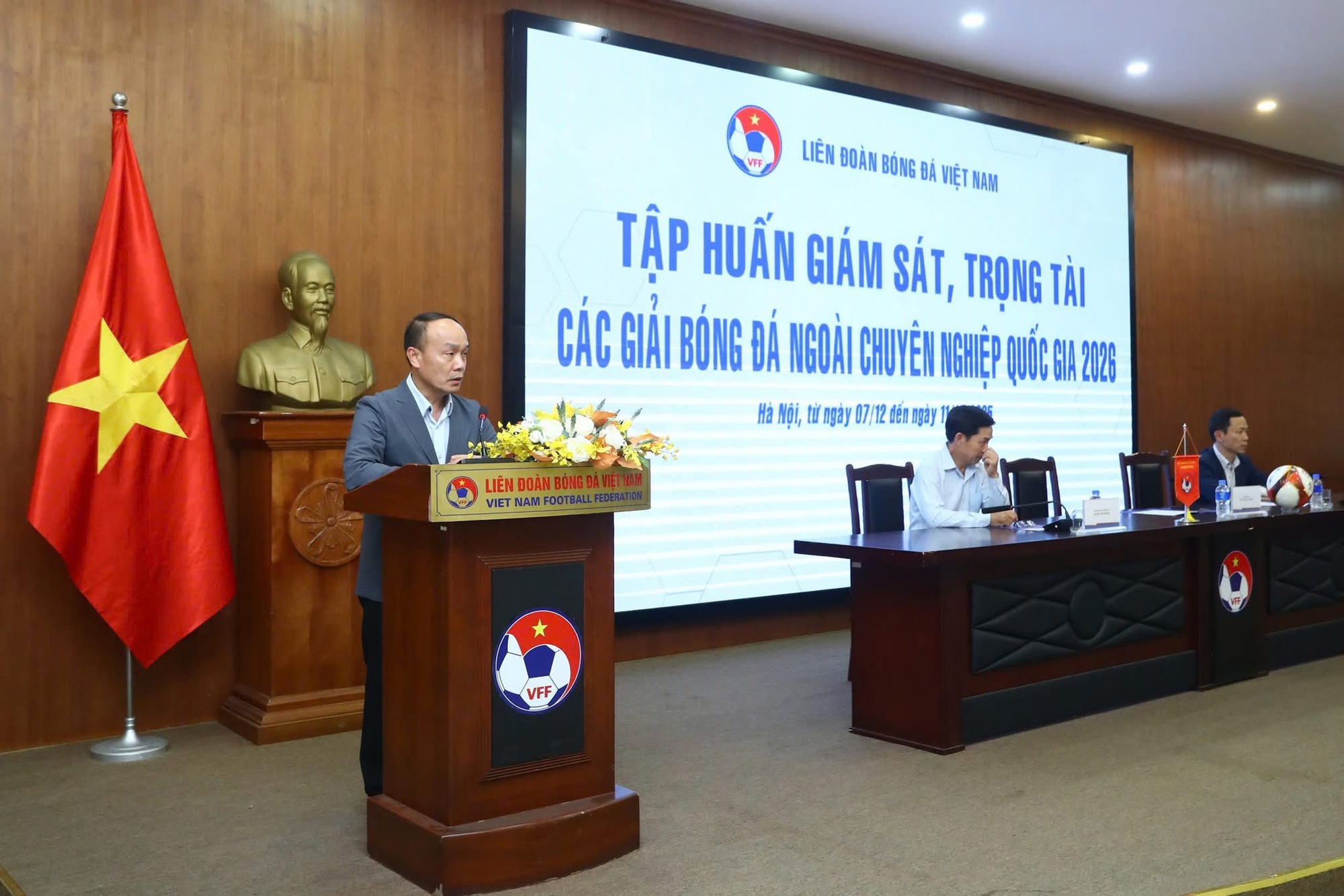 Lần đầu tiên VFF ký hợp đồng với giám sát và trọng tài: Bóng đá Việt Nam chuyên nghiệp- Ảnh 1.