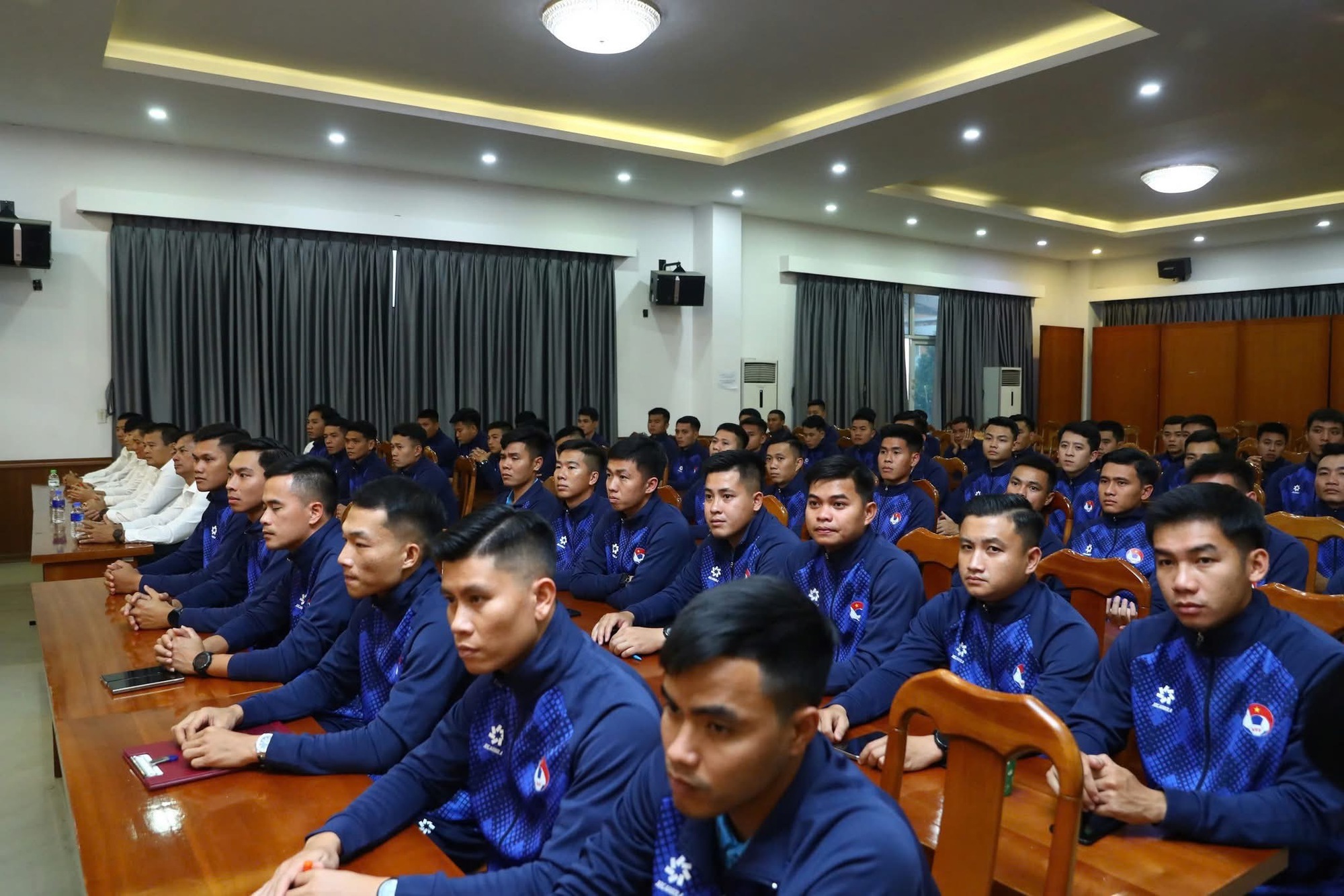 Lần đầu tiên VFF ký hợp đồng với giám sát và trọng tài: Bóng đá Việt Nam chuyên nghiệp- Ảnh 4.