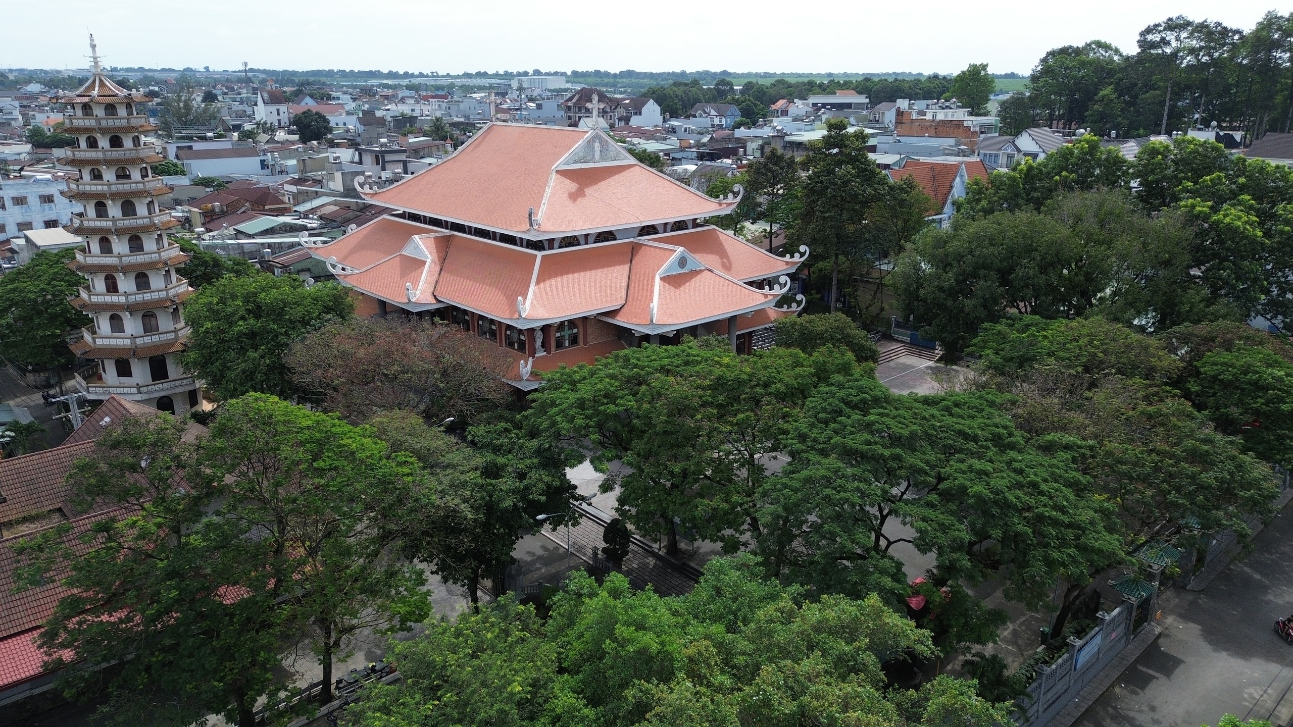 Nh&agrave; thờ kiến tr&uacute;c &Aacute; Đ&ocirc;ng ở Đồng Nai với bảo th&aacute;p 9 tầng độc đ&aacute;o- Ảnh 2.