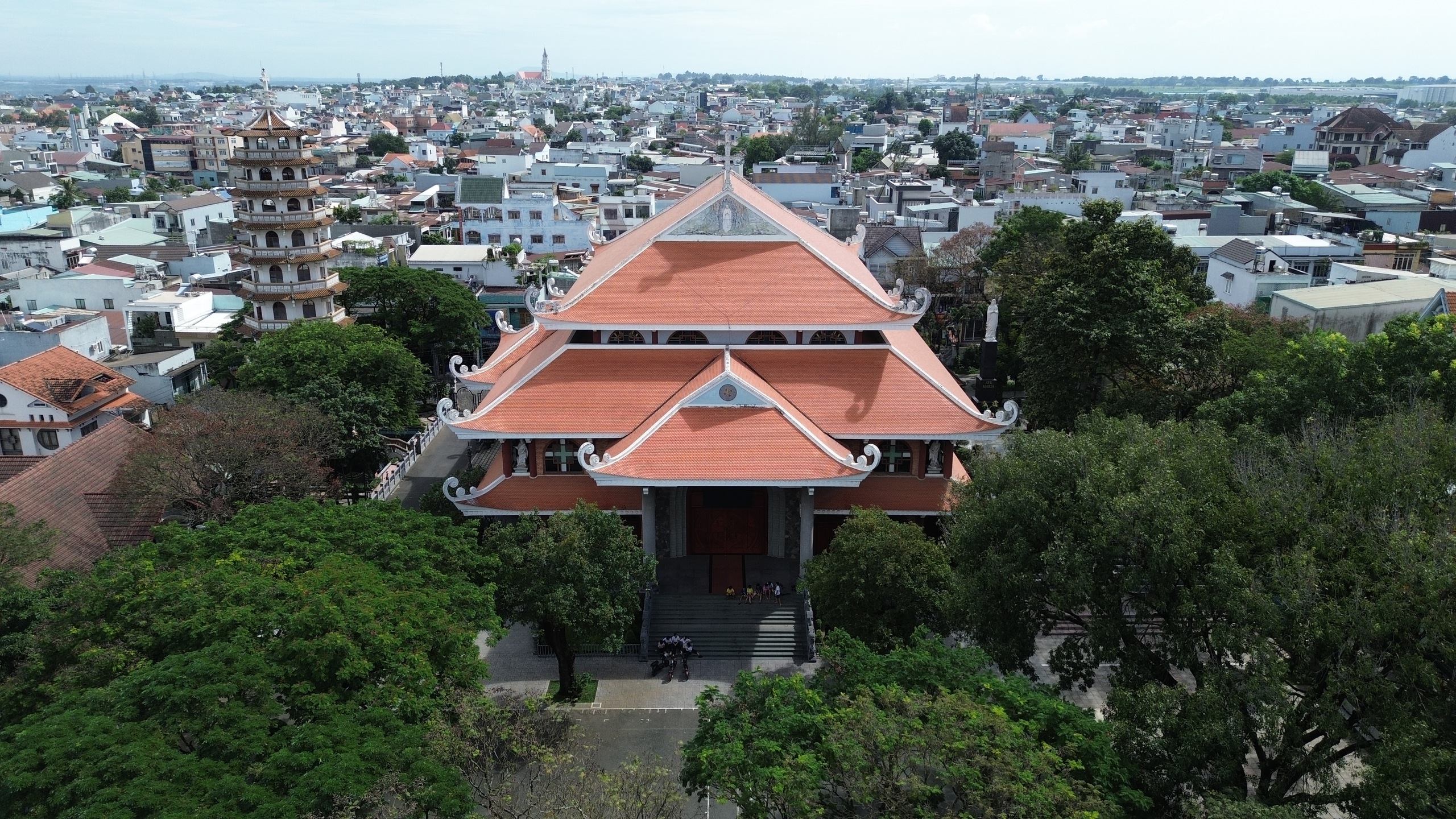 Nh&agrave; thờ kiến tr&uacute;c &Aacute; Đ&ocirc;ng ở Đồng Nai với bảo th&aacute;p 9 tầng độc đ&aacute;o- Ảnh 1.