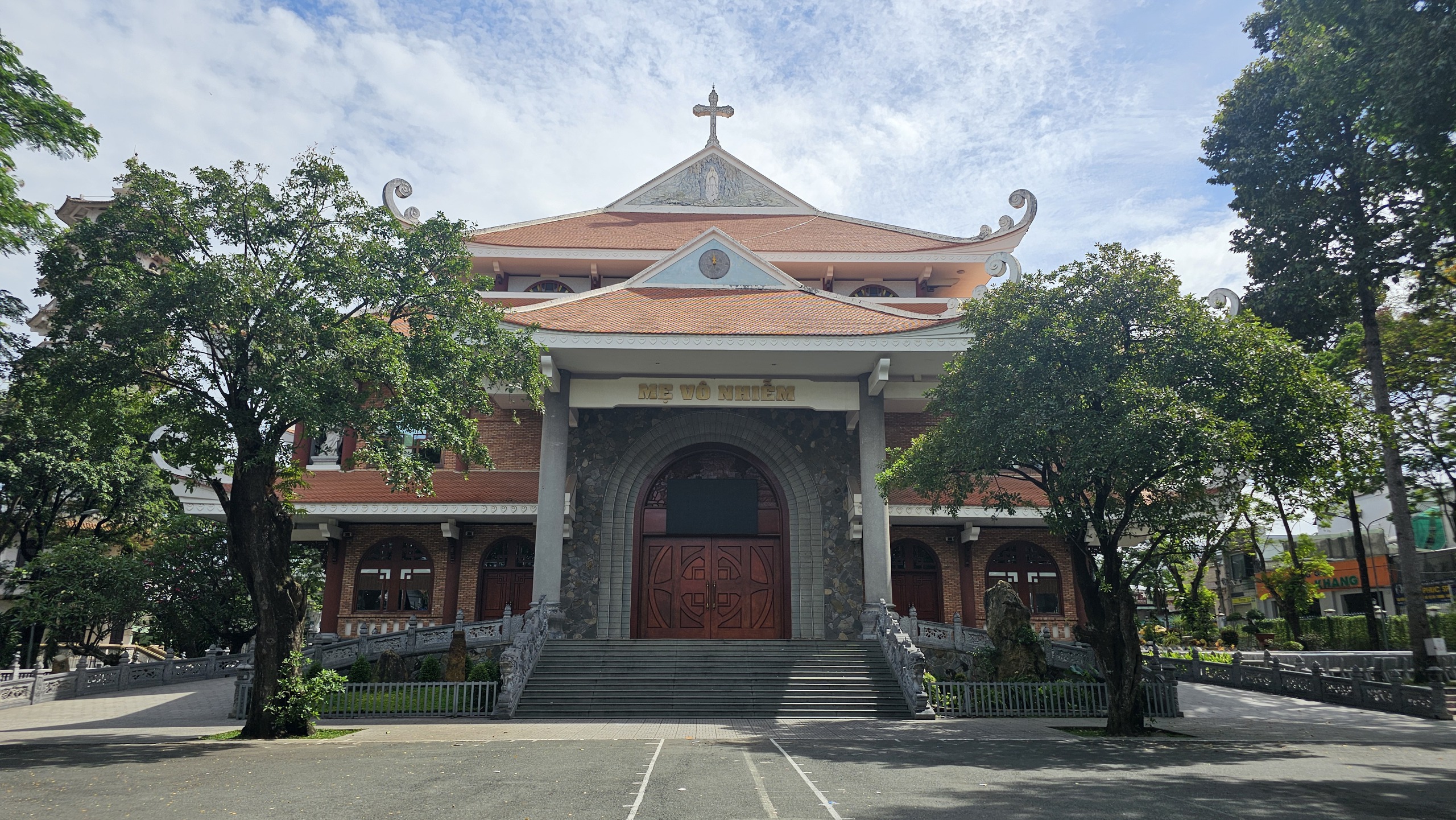 Nh&agrave; thờ kiến tr&uacute;c &Aacute; Đ&ocirc;ng ở Đồng Nai với bảo th&aacute;p 9 tầng độc đ&aacute;o- Ảnh 3.