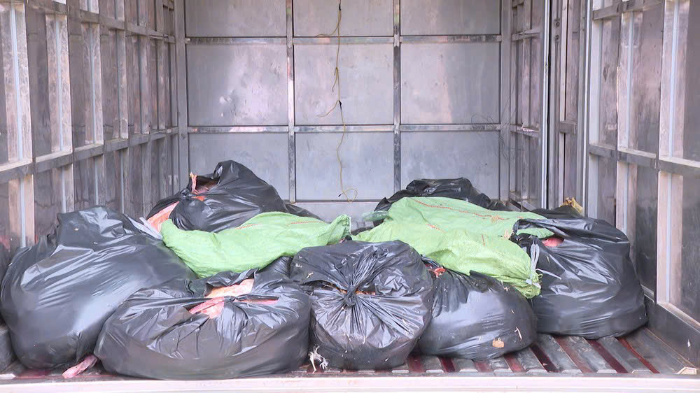 TP.HCM: Chi 120 triệu đồng mua 2 tấn vịt chết thối, đang vận chuyển thì bị bắt- Ảnh 1. TP.HCM: Chi 120 triệu đồng mua 2 tấn vịt chết thối, đang vận chuyển thì bị bắt- Ảnh 1.