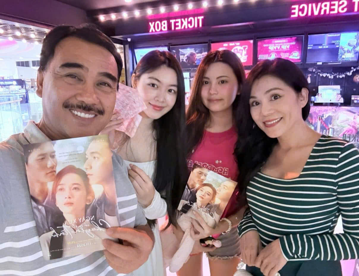 

MC Quyền Linh cho biết bản thân không đặt kỳ vọng vào việc con phải nối nghiệp, chỉ mong con gái được sống đúng với điều mình lựa chọn  