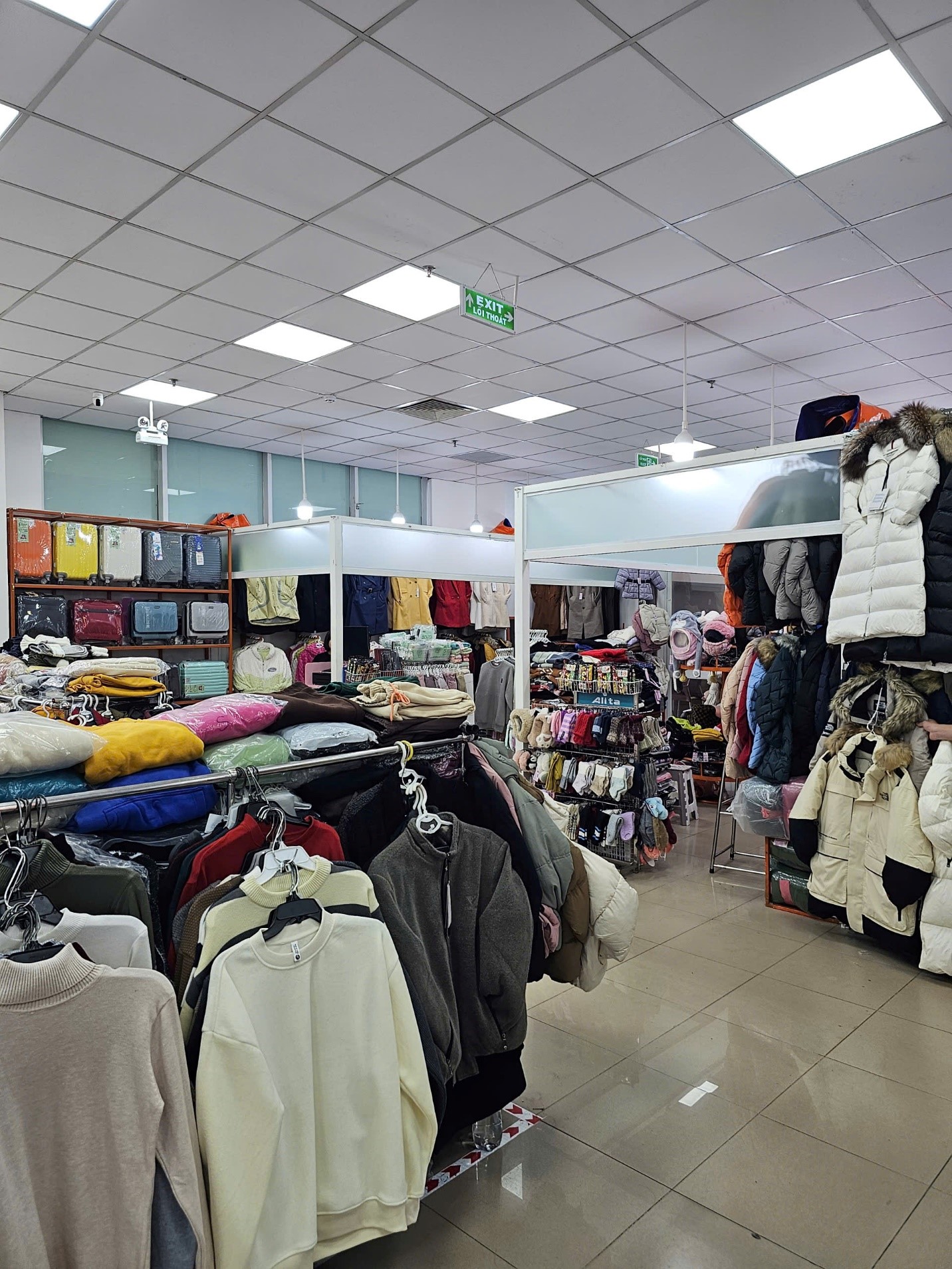 Việt Nga Mall: Điểm check-in ‘trời Tây’ mới, thiên đường đồ đông ‘chất lừ’ cho giới trẻ- Ảnh 3. Việt Nga Mall: Điểm check-in ‘trời Tây’ mới, thiên đường đồ đông ‘chất lừ’ cho giới trẻ- Ảnh 3.