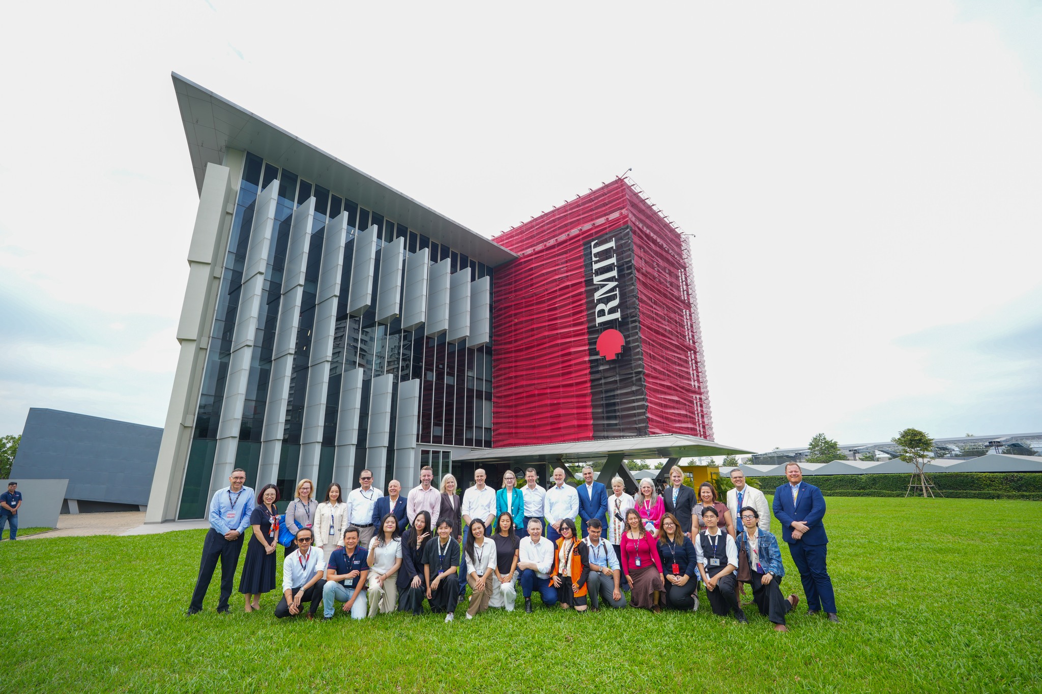 Bộ trưởng Giáo dục Úc thăm RMIT Việt Nam nhân kỷ niệm 25 năm thành lập - Ảnh 2. Bộ trưởng Giáo dục Úc thăm RMIT Việt Nam nhân kỷ niệm 25 năm thành lập - Ảnh 2.