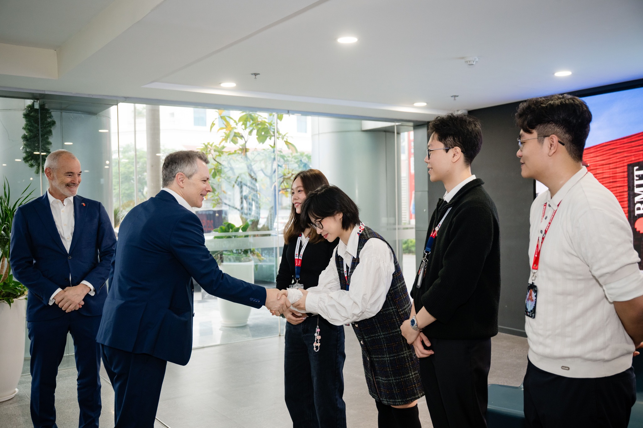 Bộ trưởng Giáo dục Úc thăm RMIT Việt Nam nhân kỷ niệm 25 năm thành lập - Ảnh 1. Bộ trưởng Giáo dục Úc thăm RMIT Việt Nam nhân kỷ niệm 25 năm thành lập - Ảnh 1.