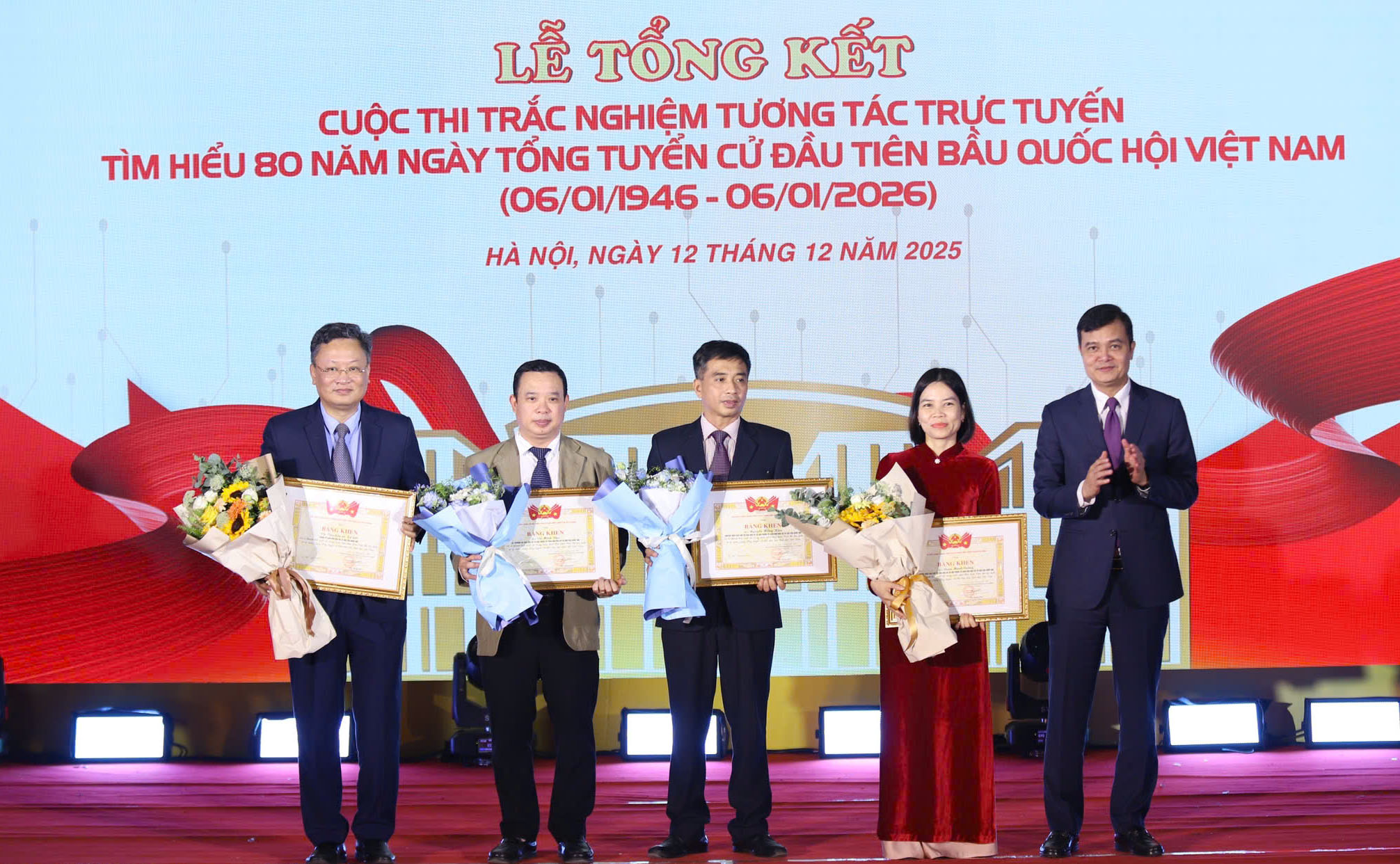 Quốc hội lắng nghe thanh niên: Phó chủ tịch Nguyễn Thị Thanh khẳng định vai trò giới trẻ - Ảnh 3. Quốc hội lắng nghe thanh niên: Phó chủ tịch Nguyễn Thị Thanh khẳng định vai trò giới trẻ - Ảnh 3.