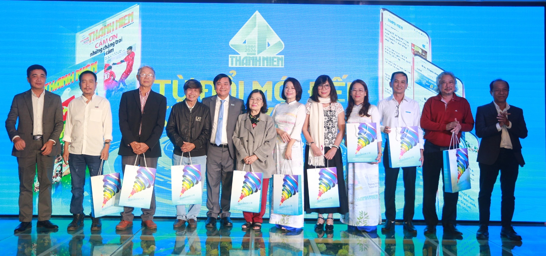 Báo Thanh Niên trong hành trình lan tỏa tinh thần 'Hào hiệp-Tử tế-Nhân văn-Tin cậy'- Ảnh 3. Báo Thanh Niên trong hành trình lan tỏa tinh thần 'Hào hiệp-Tử tế-Nhân văn-Tin cậy'- Ảnh 3.