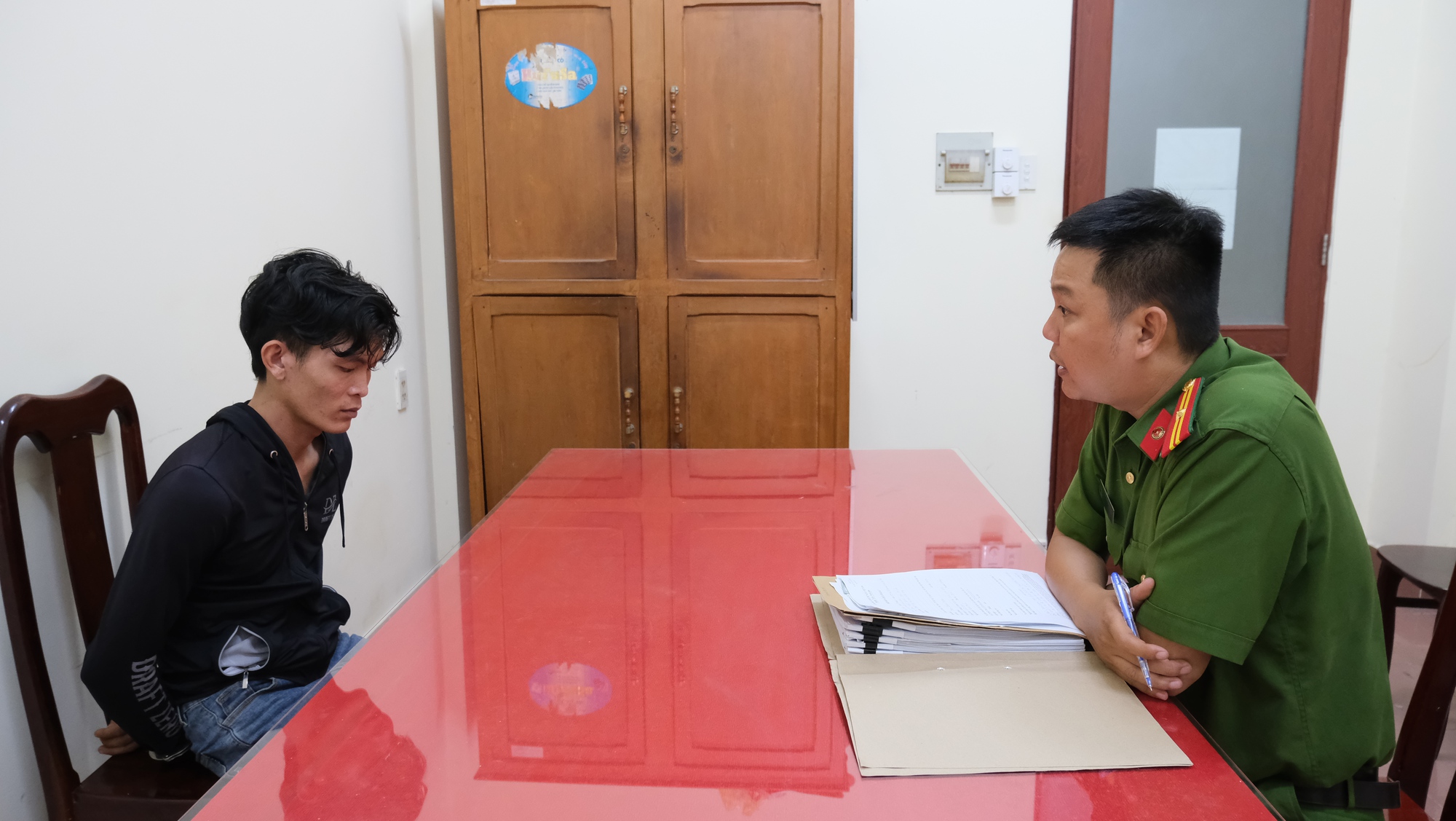 Bắt bị can truy nã đặc biệt nguy hiểm khi về thăm nhà ở Vĩnh Long- Ảnh 1.