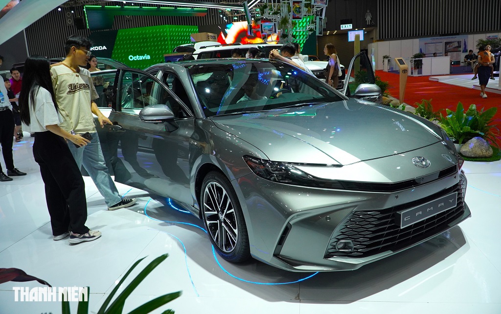 Toyota thống trị cuộc đua doanh số xe hybrid tại Việt Nam - Ảnh 2.