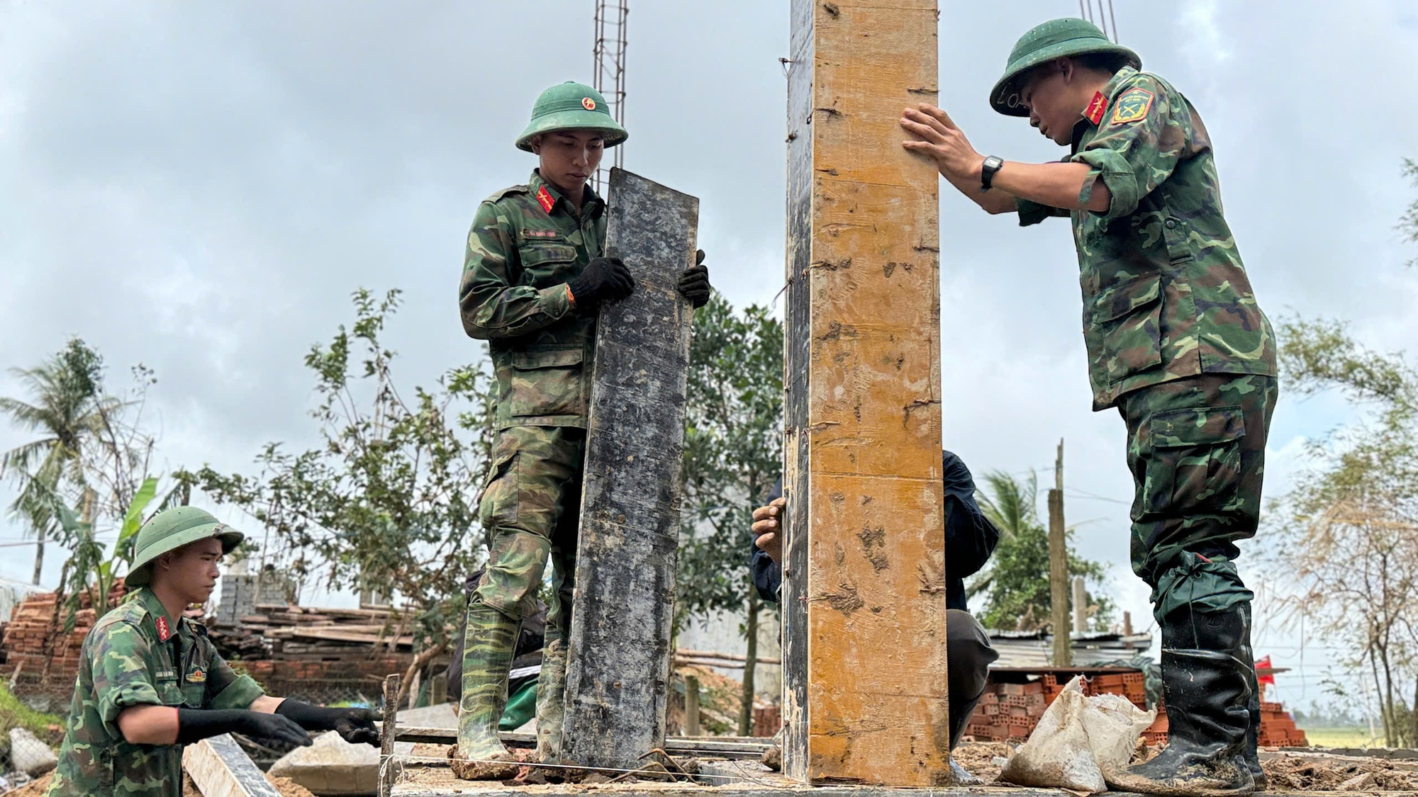 Rốn lũ Hòa Thịnh gượng dậy từ đổ nát - Ảnh 1. Rốn lũ Hòa Thịnh gượng dậy từ đổ nát - Ảnh 1.