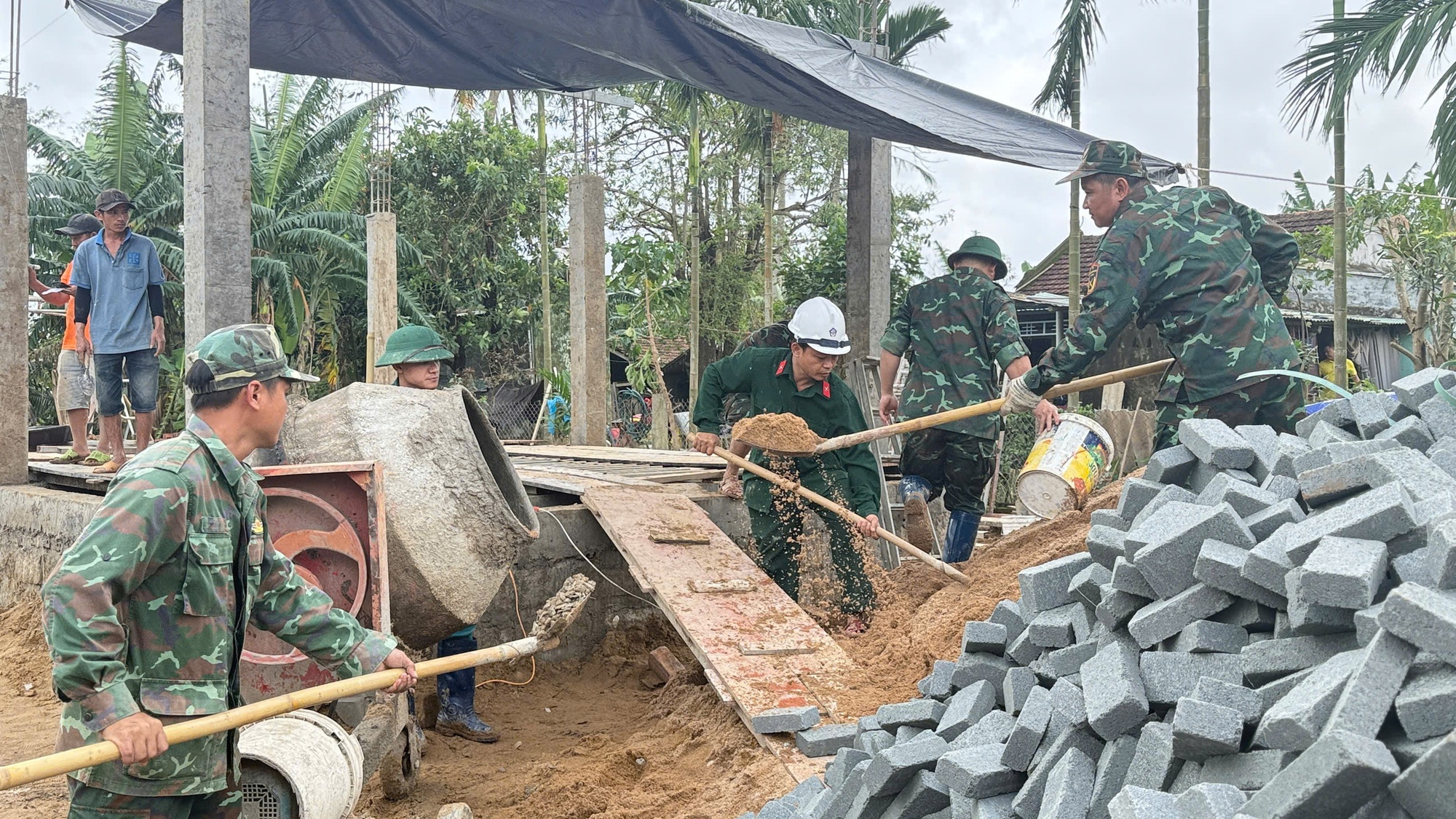 Rốn lũ Hòa Thịnh gượng dậy từ đổ nát - Ảnh 2. Rốn lũ Hòa Thịnh gượng dậy từ đổ nát - Ảnh 2.