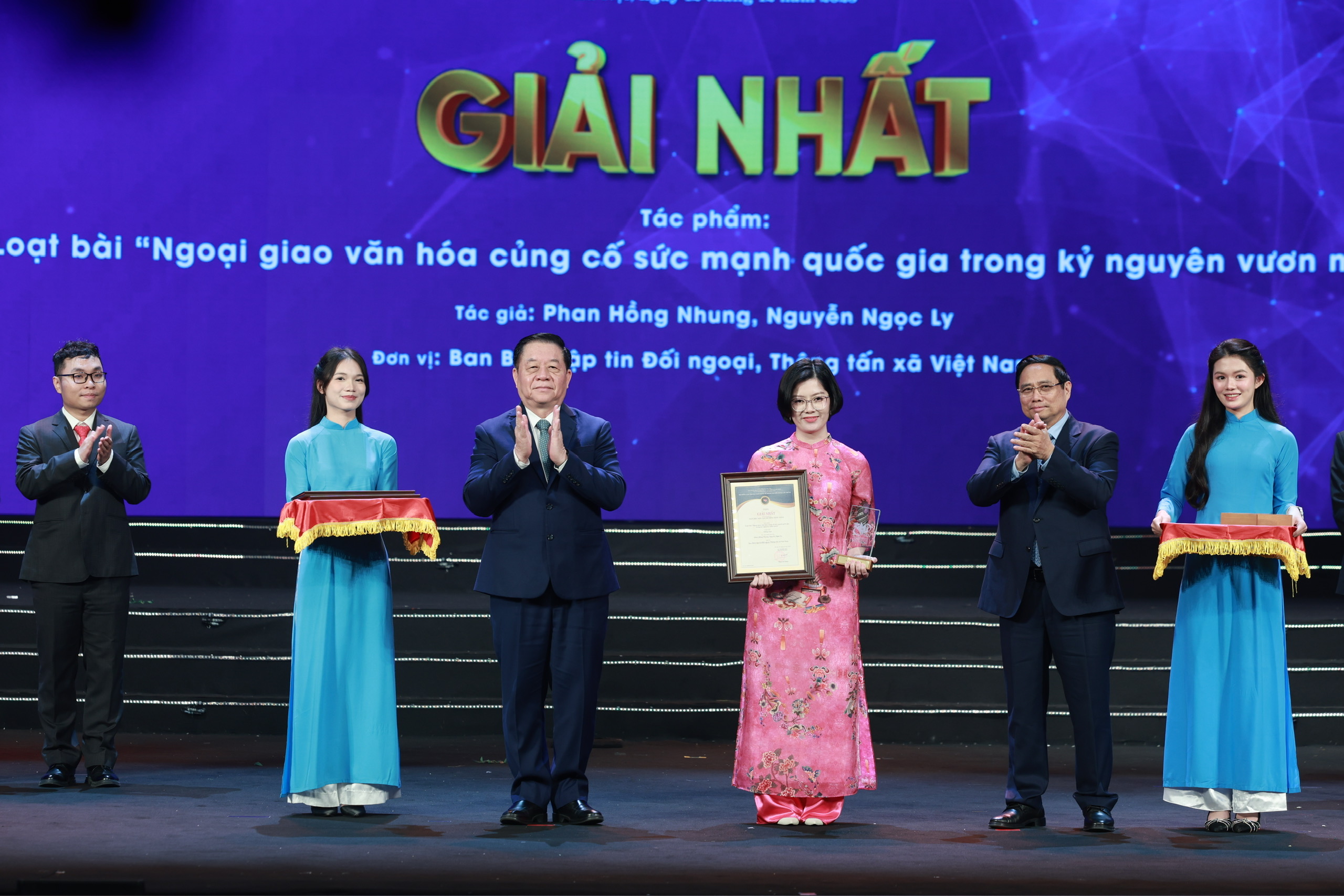 Công tác thông tin đối ngoại làm rực rỡ hình ảnh một Việt Nam ổn định, năng động- Ảnh 2. Công tác thông tin đối ngoại làm rực rỡ hình ảnh một Việt Nam ổn định, năng động- Ảnh 2.