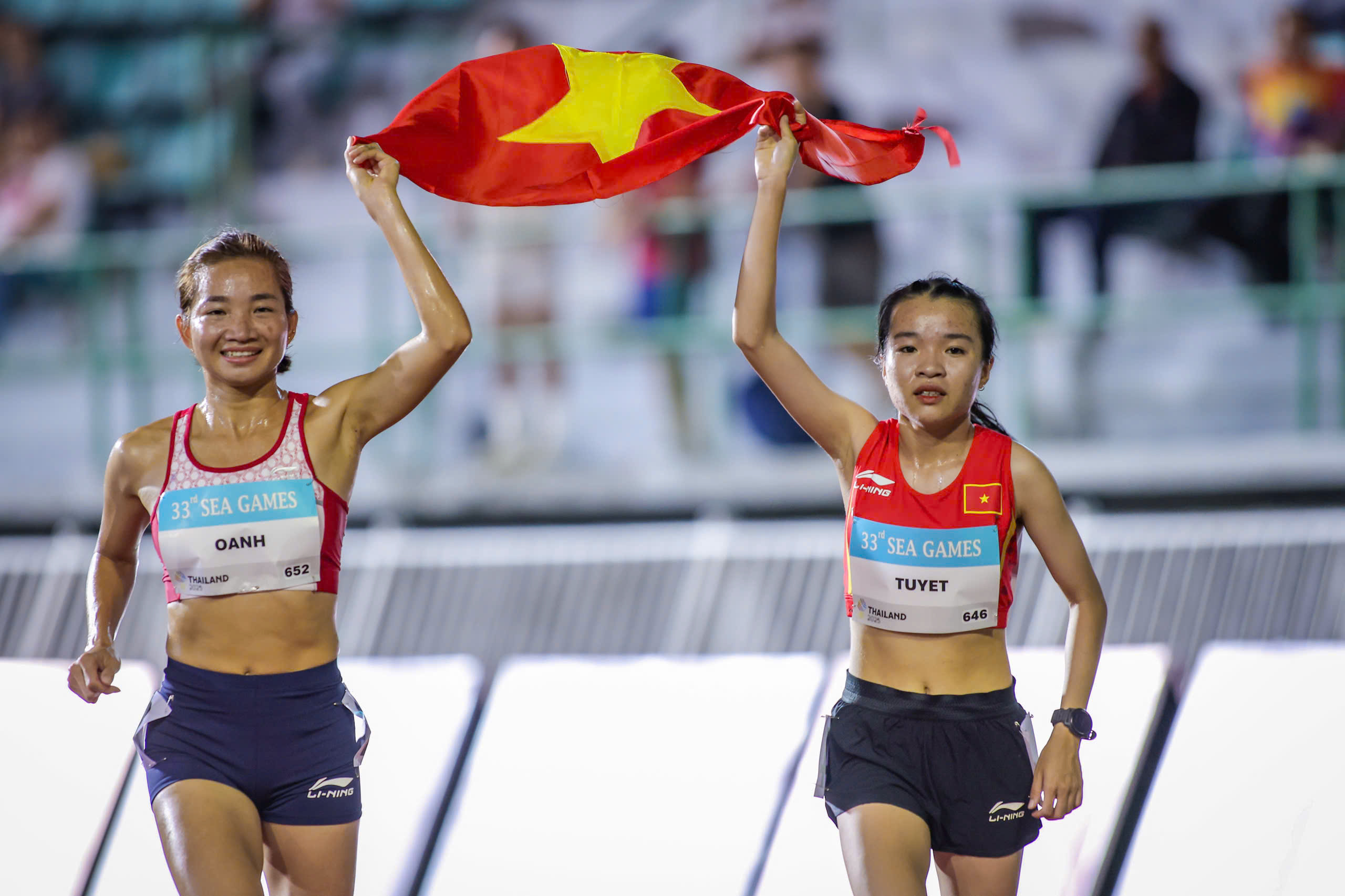 Vô đối trên đường chạy 5.000 m, Nguyễn Thị Oanh giành HCV SEA Games thứ 13 - Ảnh 1. Vô đối trên đường chạy 5.000 m, Nguyễn Thị Oanh giành HCV SEA Games thứ 13 - Ảnh 1.