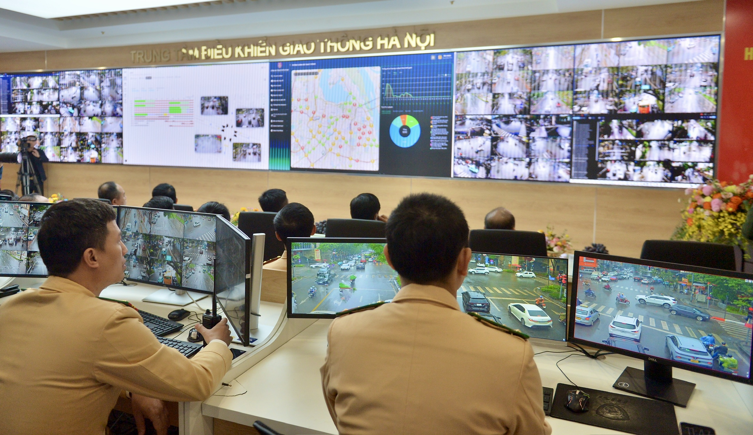Hà Nội chính thức vận hành camera AI, từ nay ý thức người dân sẽ thay đổi - Ảnh 1.