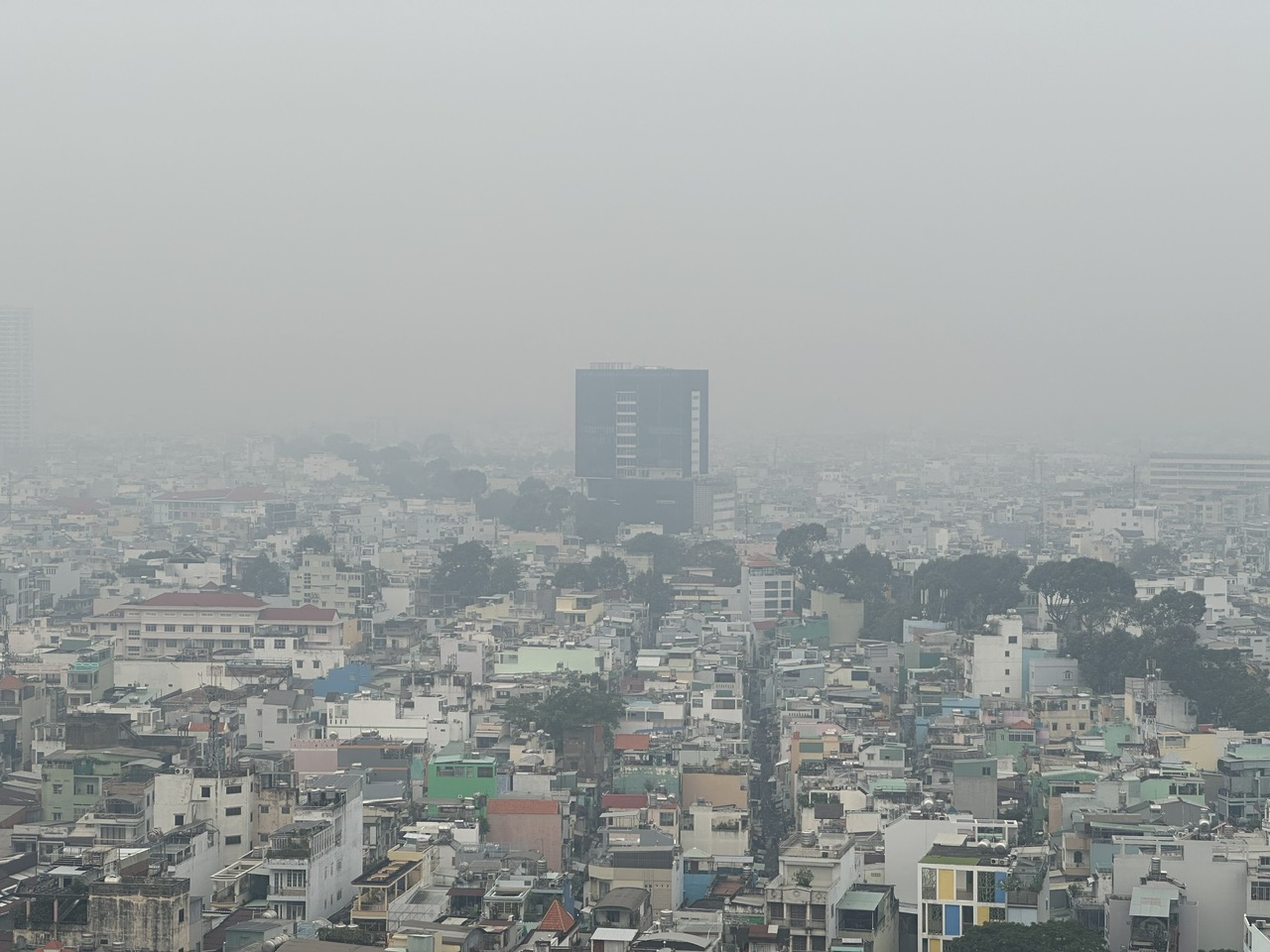 Sáng nay, bầu trời TP.HCM đục ngầu, vì sao?
- Ảnh 1. Sáng nay, bầu trời TP.HCM đục ngầu, vì sao?
- Ảnh 1.