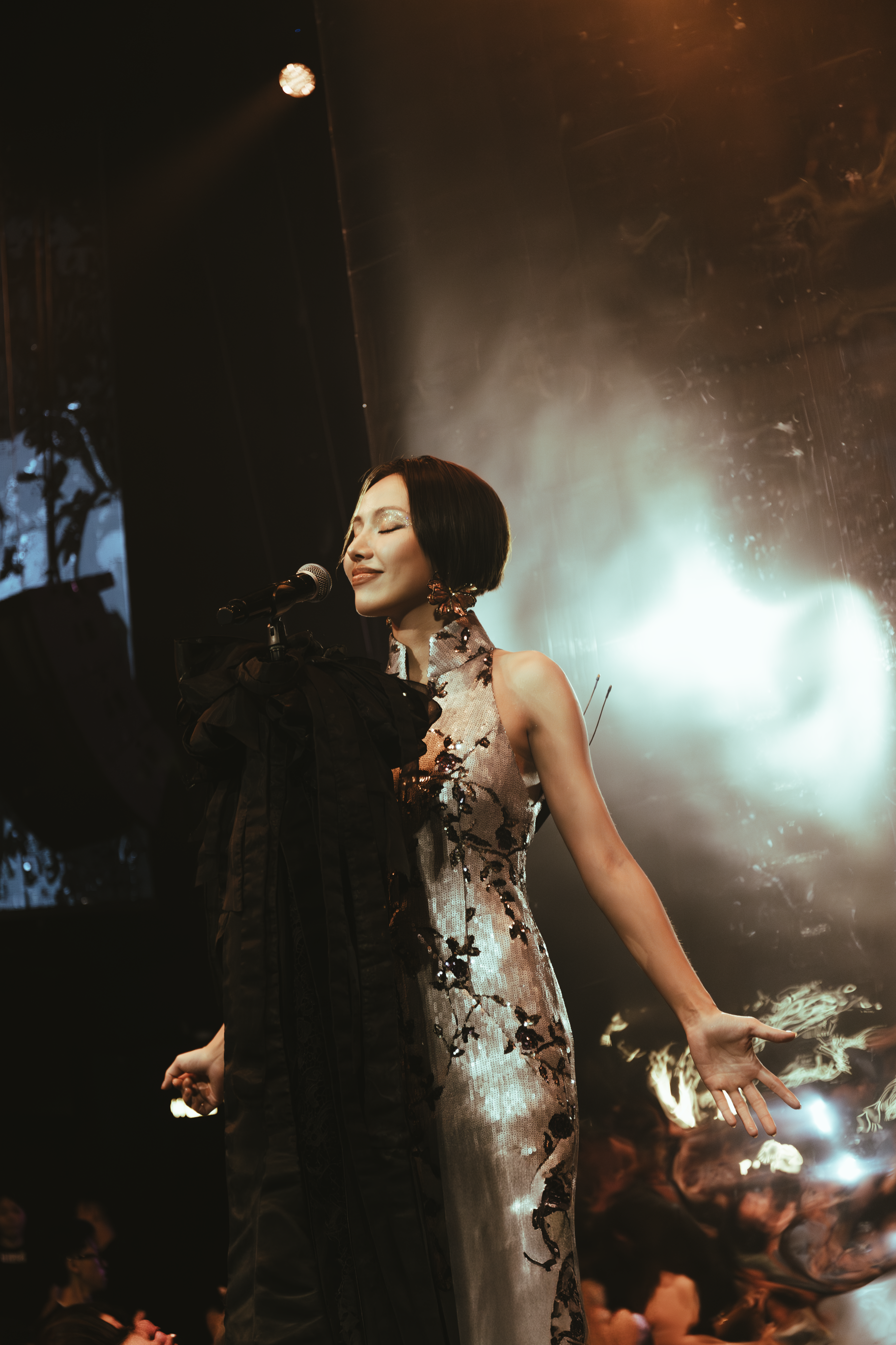 Hồ Ngọc Hà 'cảnh cáo' học trò Gigi Hương Giang ngay trên sân khấu - Ảnh 1.