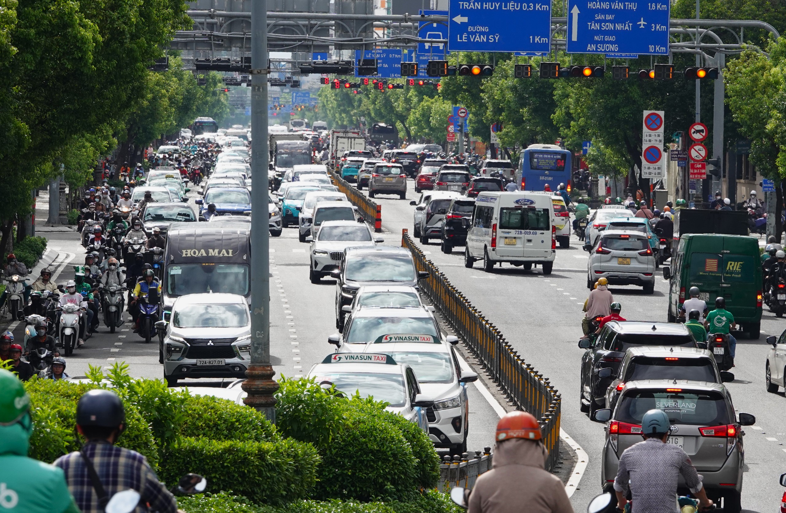 TP.HCM nghiên cứu làm đường trên cao từ sân bay về trung tâm hành chính mới - Ảnh 1.