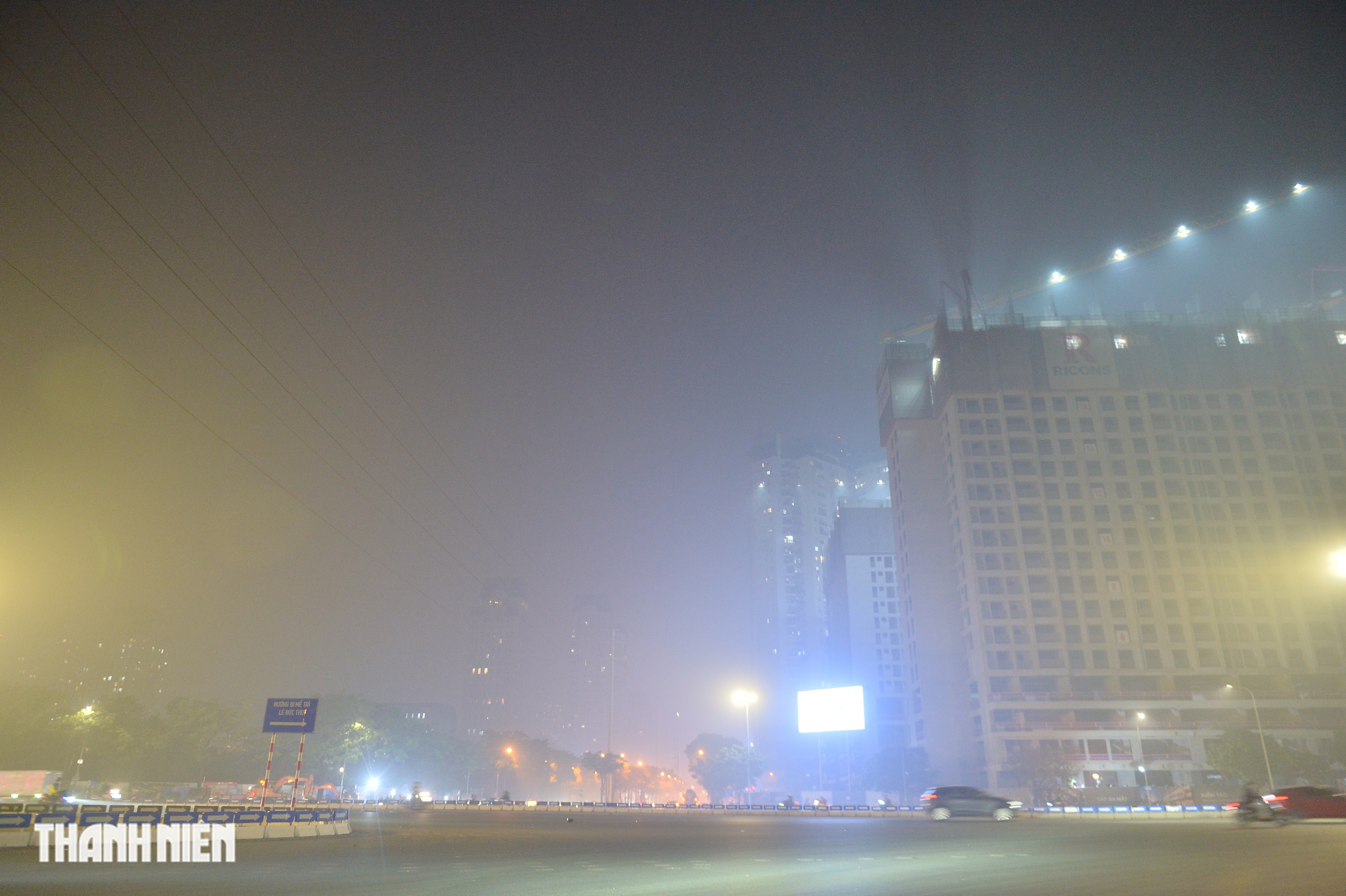 Hình ảnh Hà Nội xám trong đêm chỉ số ô nhiễm không khí vượt ngưỡng nguy hại - Ảnh 7.