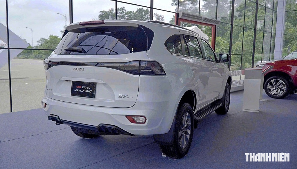 SUV 7 chỗ: Ford Everest lại một m&igrave;nh 'g&aacute;nh' doanh số ph&acirc;n kh&uacute;c - Ảnh 3.