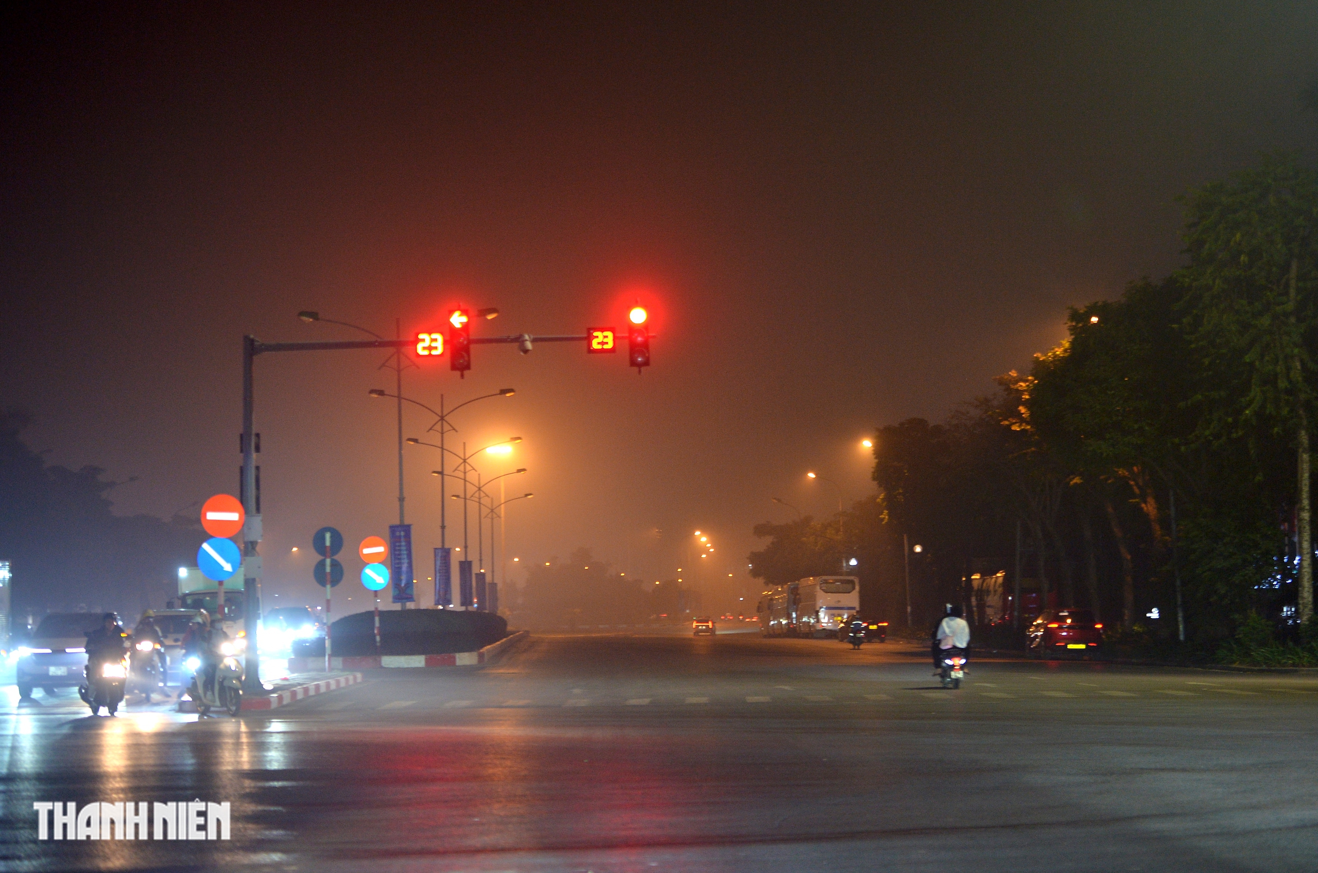 Hình ảnh Hà Nội xám trong đêm chỉ số ô nhiễm không khí vượt ngưỡng nguy hại - Ảnh 17.