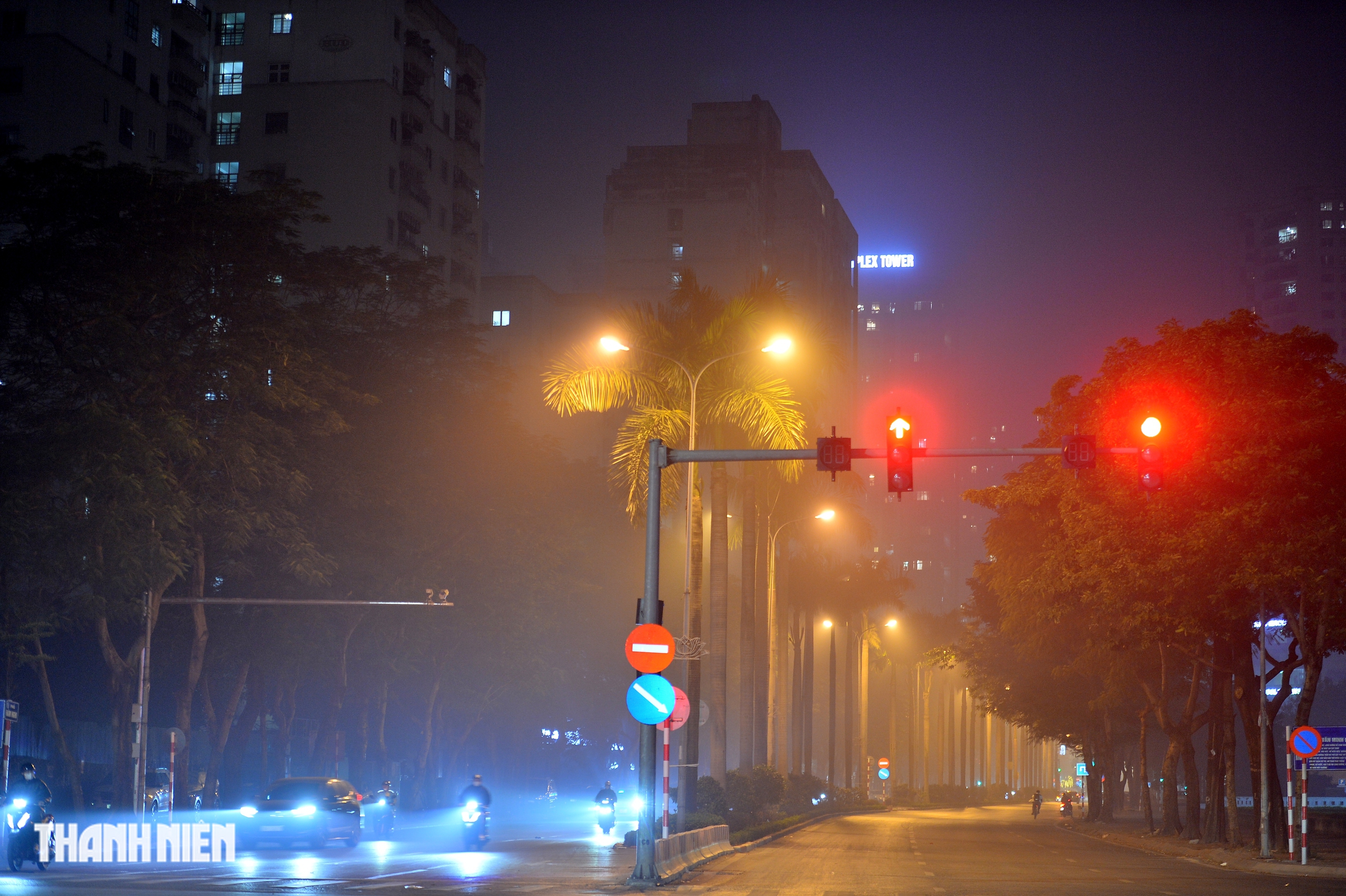 Hình ảnh Hà Nội xám trong đêm chỉ số ô nhiễm không khí vượt ngưỡng nguy hại - Ảnh 16.