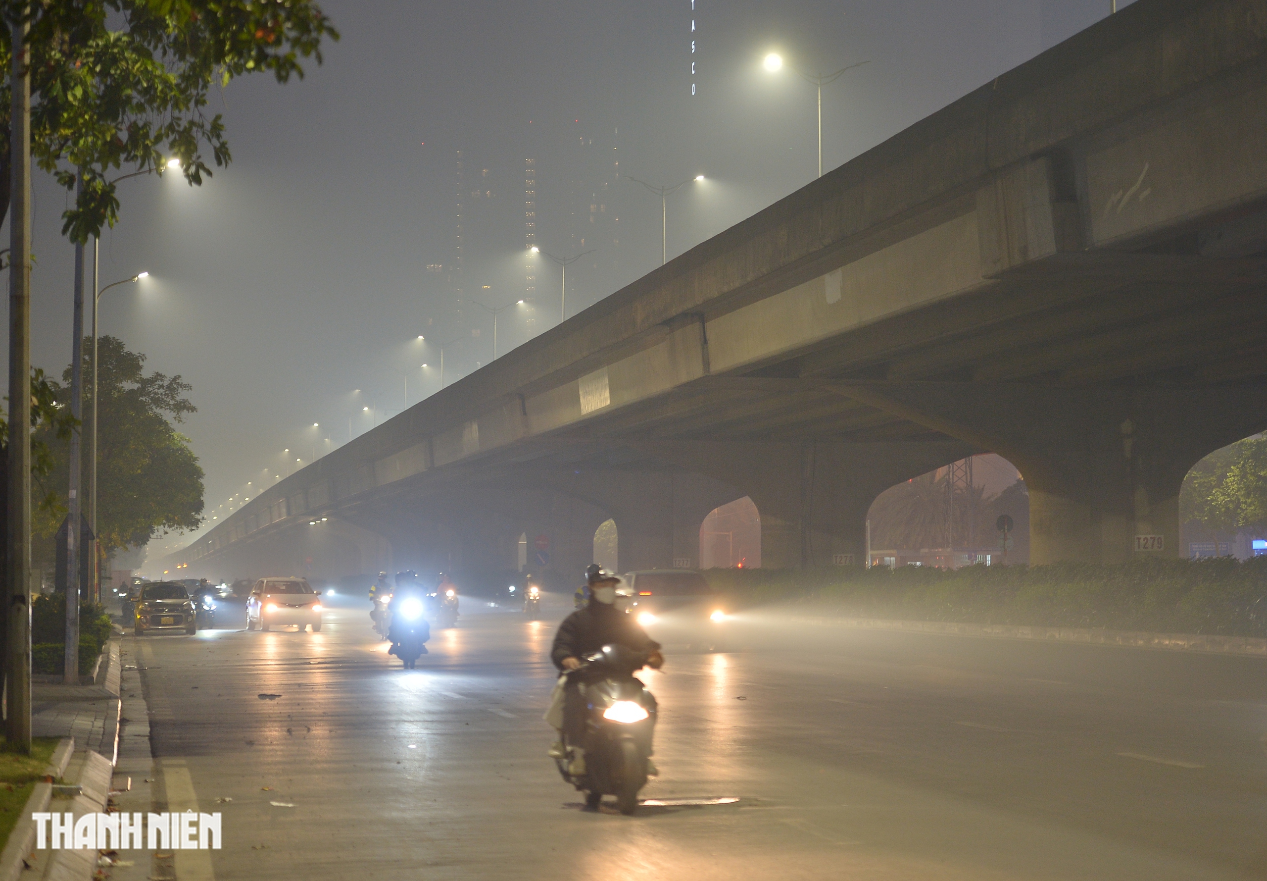 Hình ảnh Hà Nội xám trong đêm chỉ số ô nhiễm không khí vượt ngưỡng nguy hại - Ảnh 12.