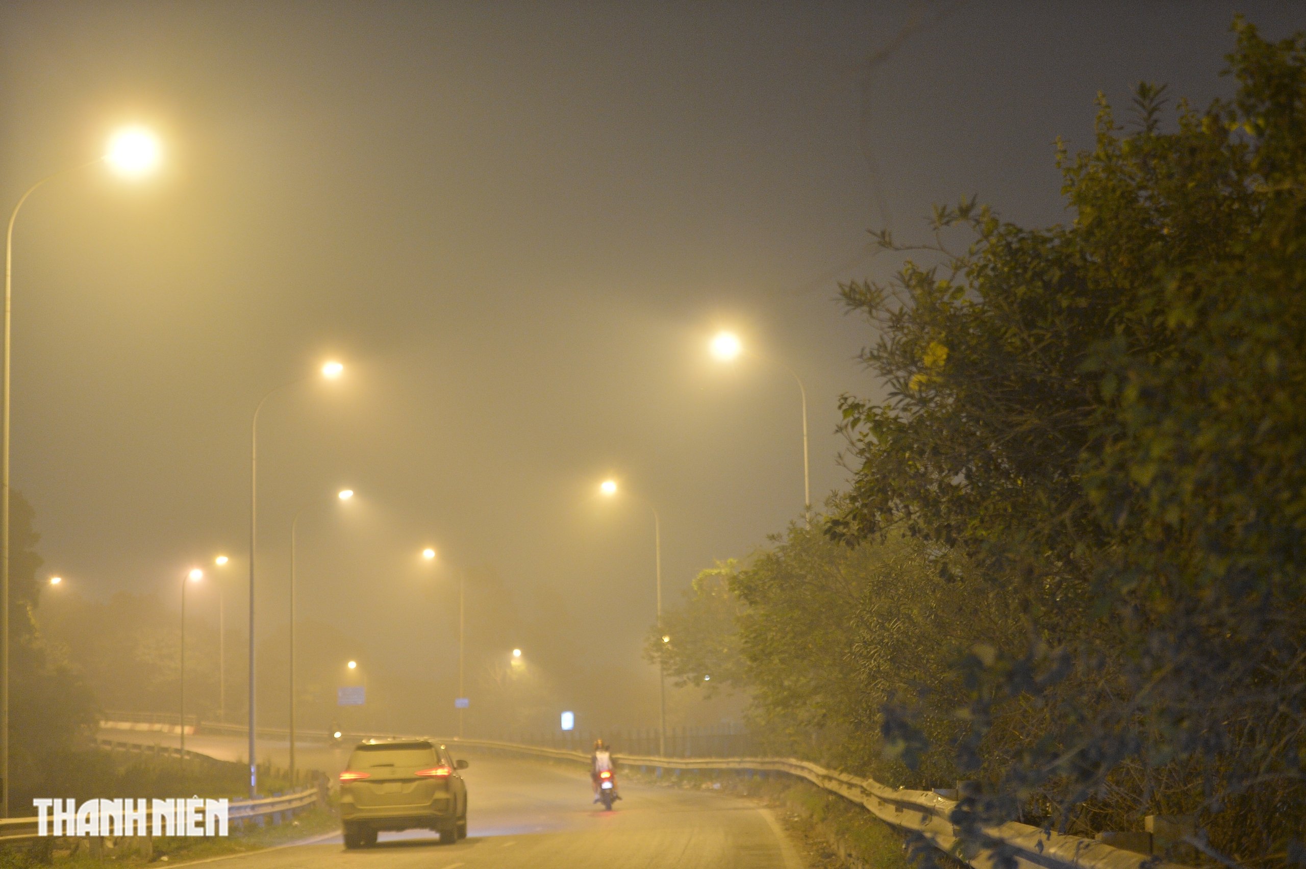 Hình ảnh Hà Nội xám trong đêm chỉ số ô nhiễm không khí vượt ngưỡng nguy hại - Ảnh 5.