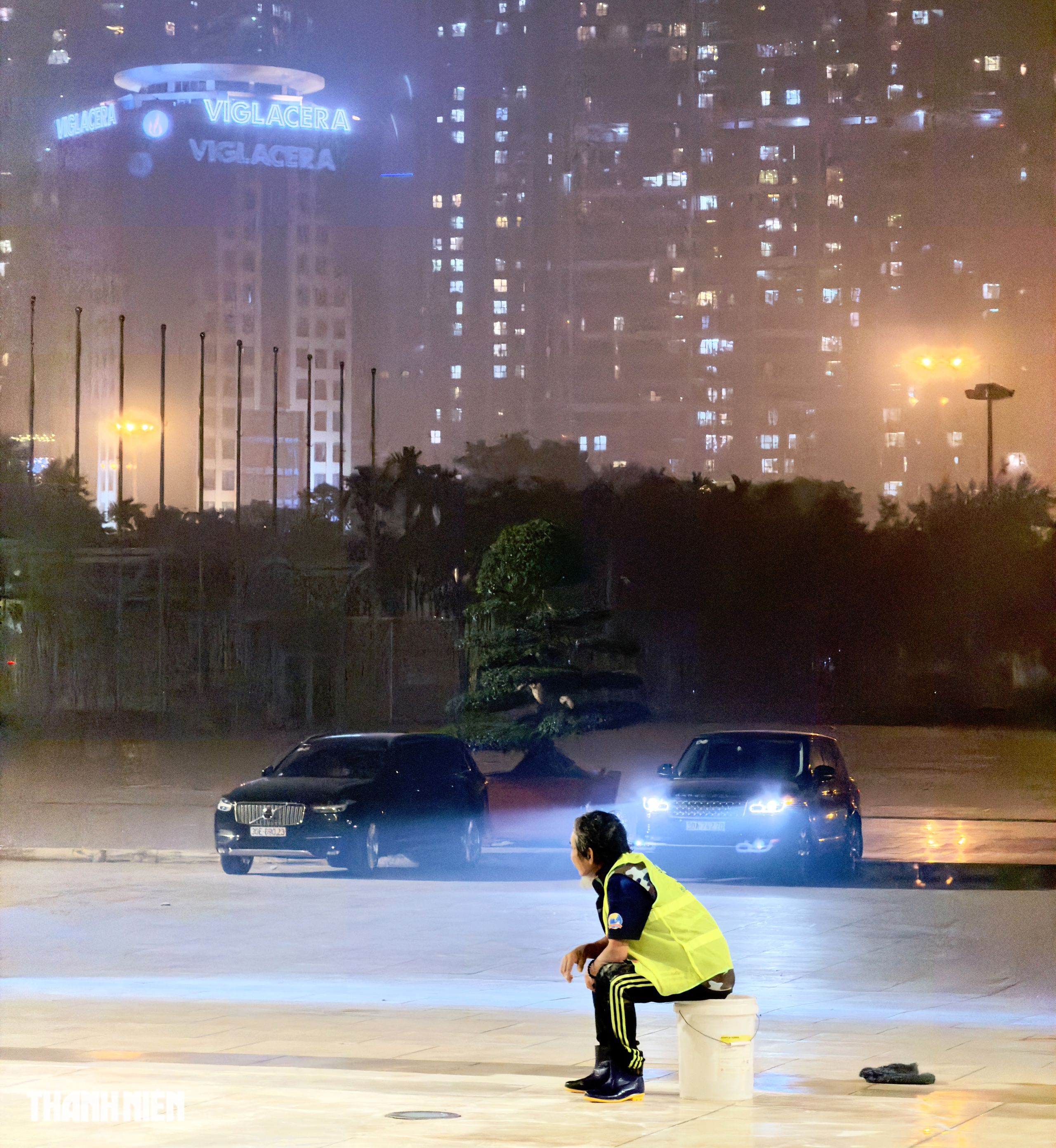 Hình ảnh Hà Nội xám trong đêm chỉ số ô nhiễm không khí vượt ngưỡng nguy hại - Ảnh 9.