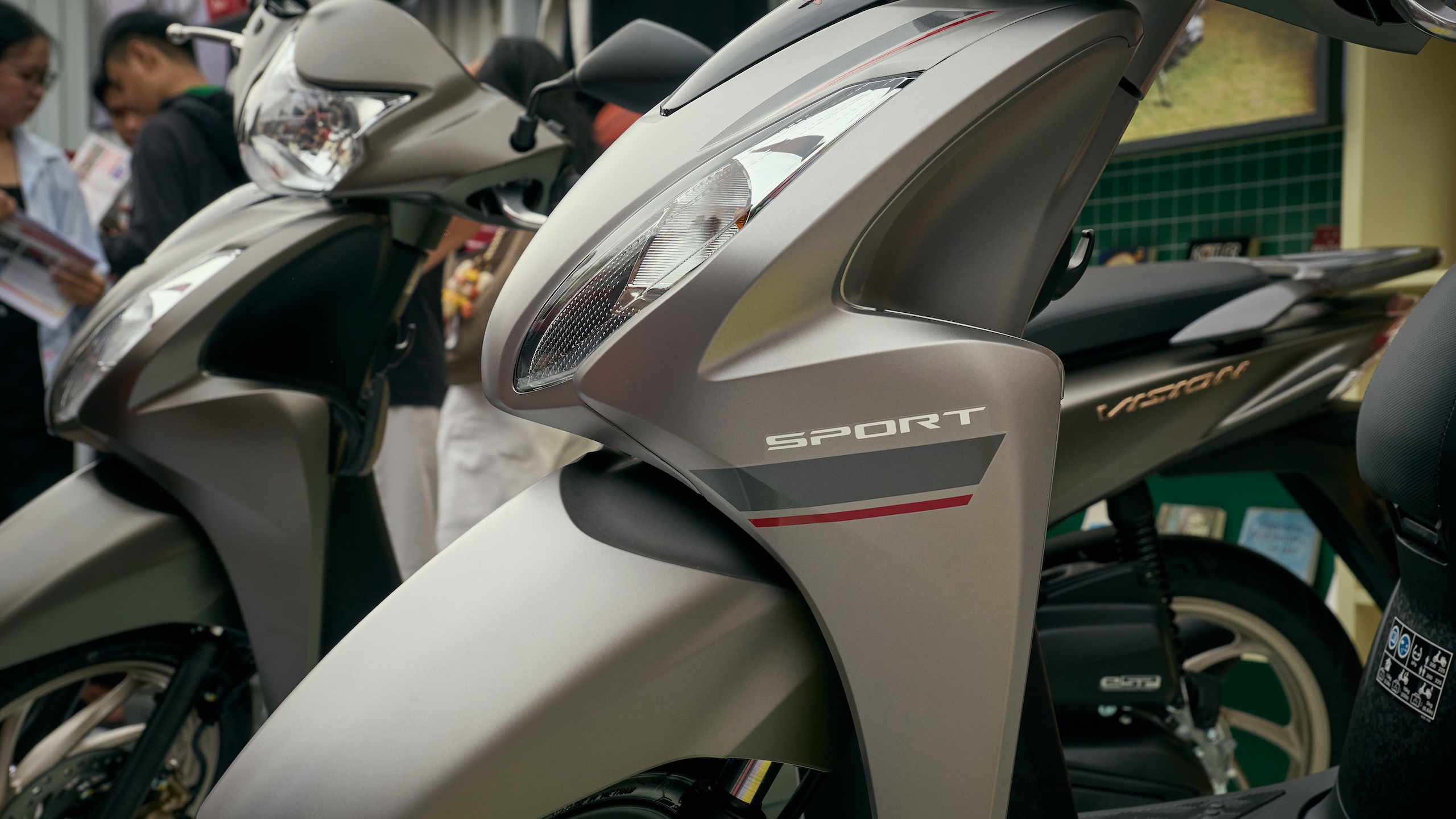 Xe tay ga quốc dân Honda Vision có phối màu mới, giá từ 31,9 triệu đồng - Ảnh 4.