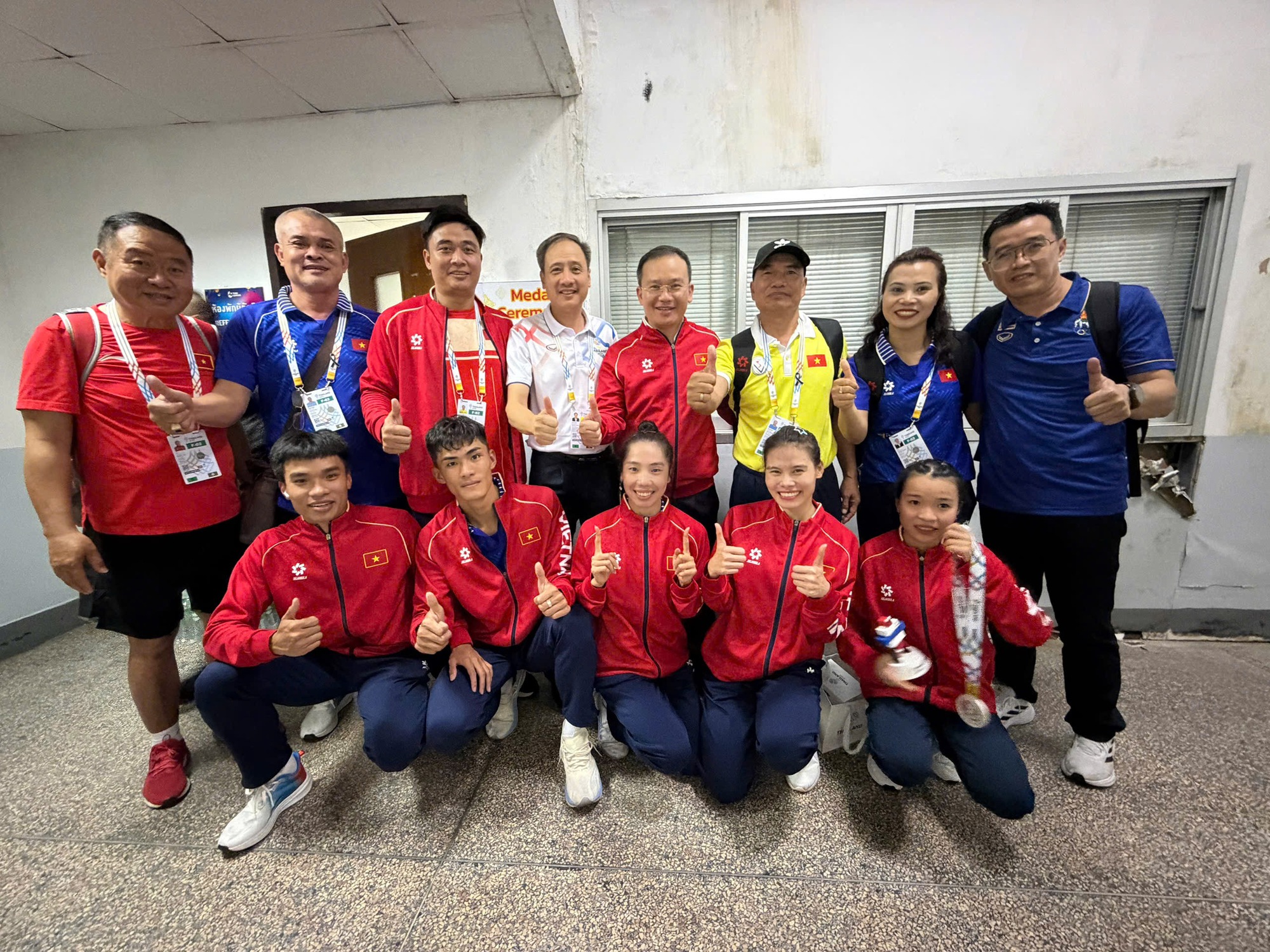 Bộ tứ tiếp sức Việt Nam nói cực hay sau màn chạy trình diễn siêu đẳng cấp thắng người Thái- Ảnh 1.