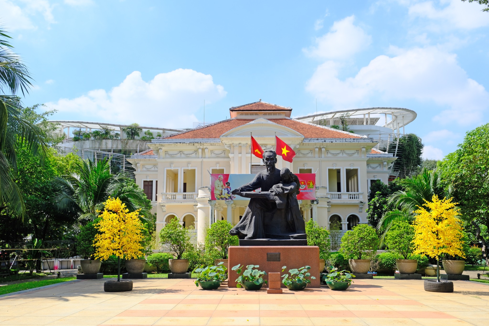 Biệt thự 98 năm của bà chủ đồn điền cao su xưa ở TP.HCM ít ai biết- Ảnh 2. Biệt thự 98 năm của bà chủ đồn điền cao su xưa ở TP.HCM ít ai biết- Ảnh 2.