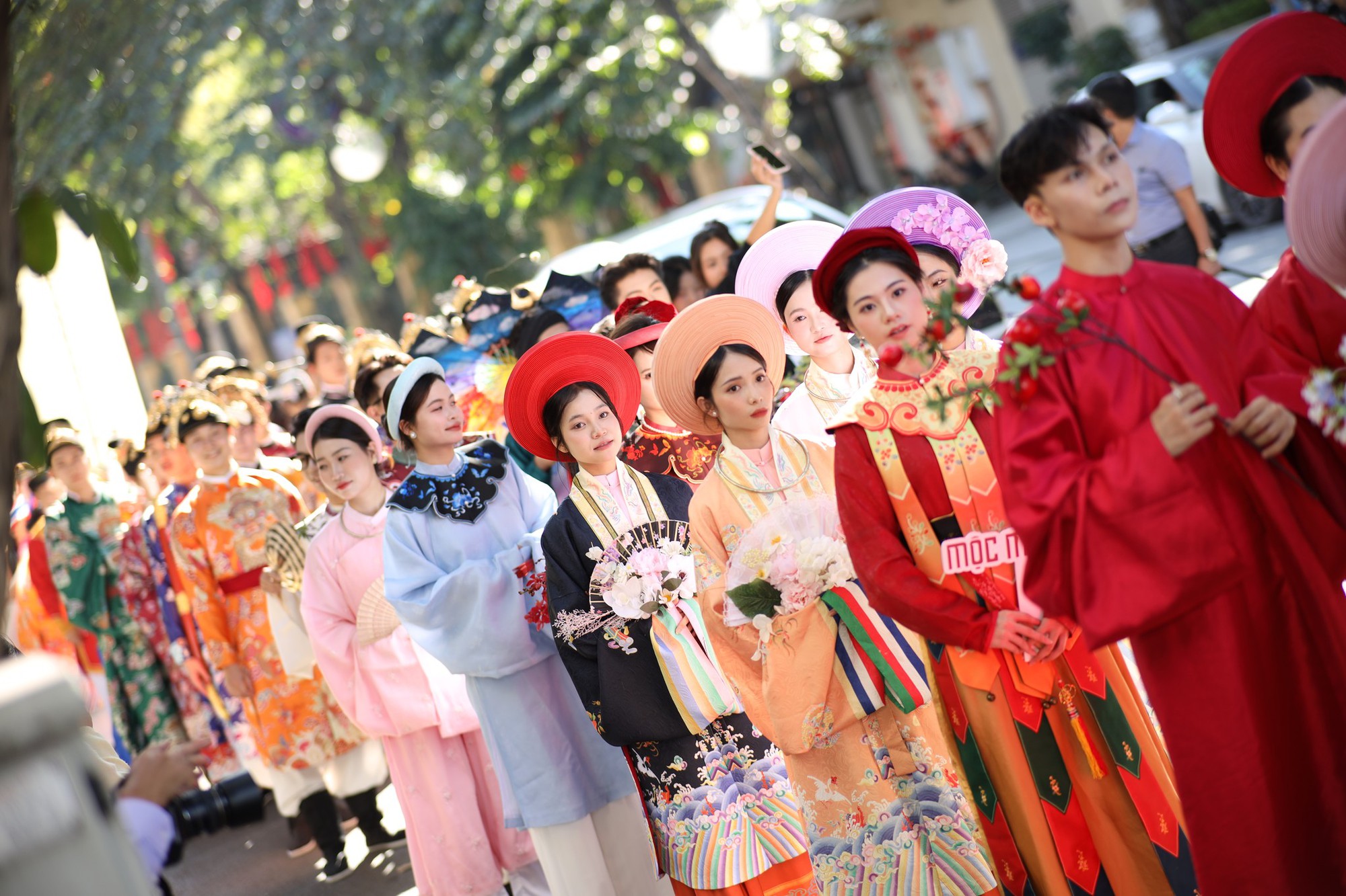 Nở rộ lễ hội thời trang đường phố- Ảnh 2. Nở rộ lễ hội thời trang đường phố- Ảnh 2.