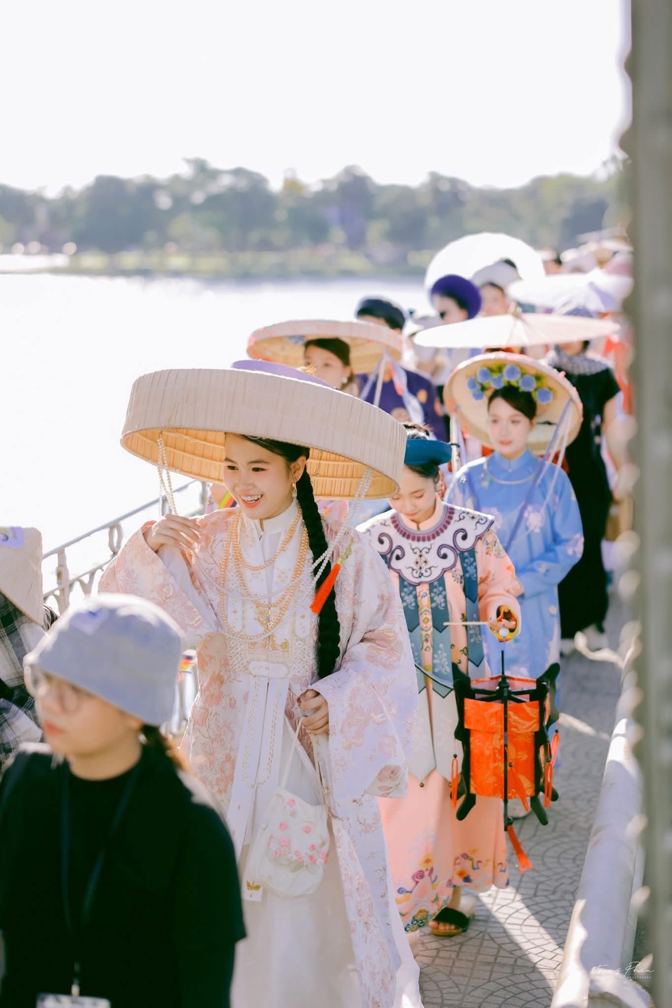 Nở rộ lễ hội thời trang đường phố- Ảnh 4. Nở rộ lễ hội thời trang đường phố- Ảnh 4.