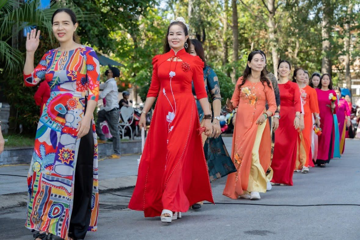 Nở rộ lễ hội thời trang đường phố- Ảnh 6. Nở rộ lễ hội thời trang đường phố- Ảnh 6.