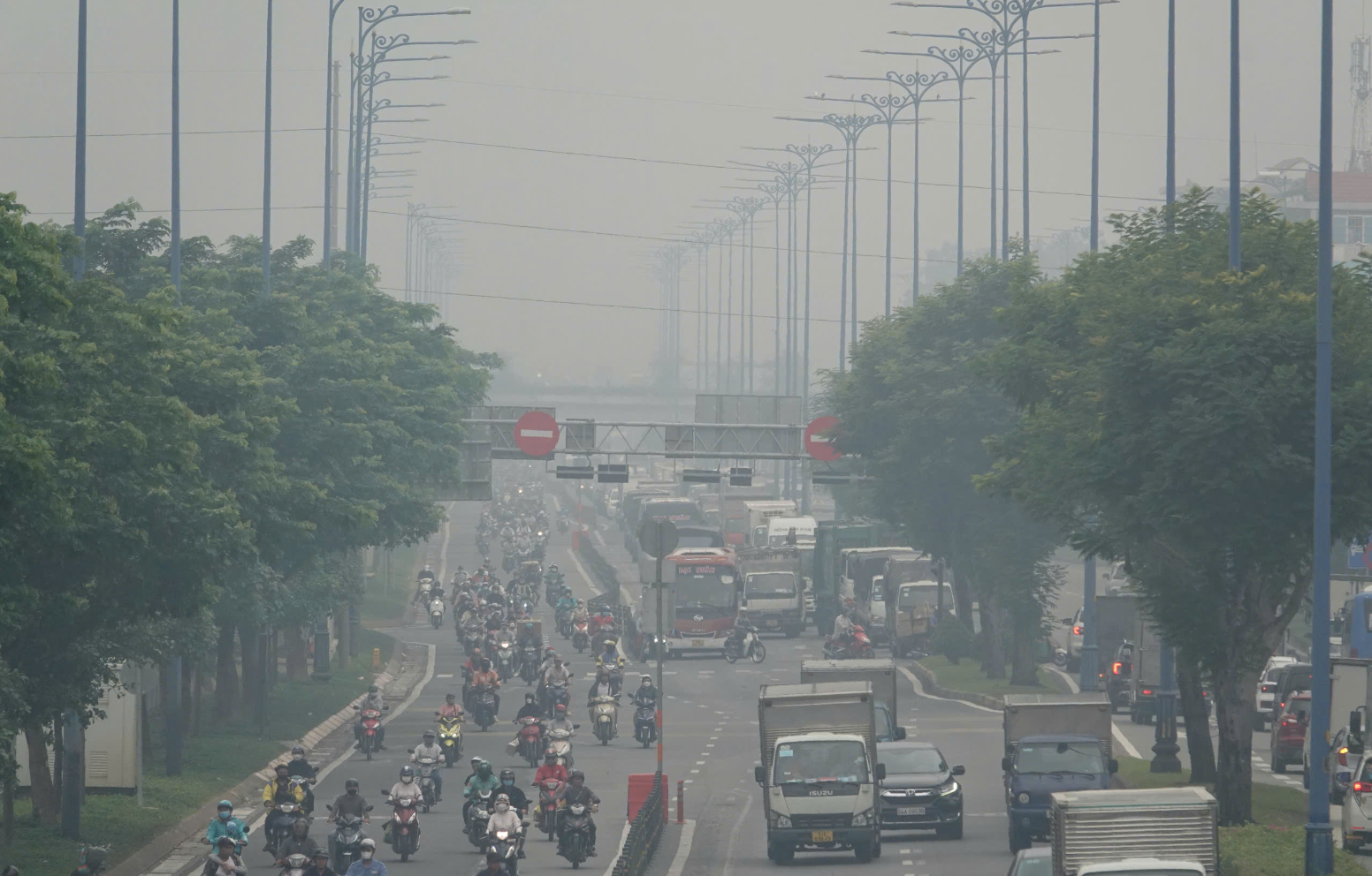 Sáng nay, bầu trời TP.HCM đục ngầu, vì sao?
- Ảnh 2. Sáng nay, bầu trời TP.HCM đục ngầu, vì sao?
- Ảnh 2.