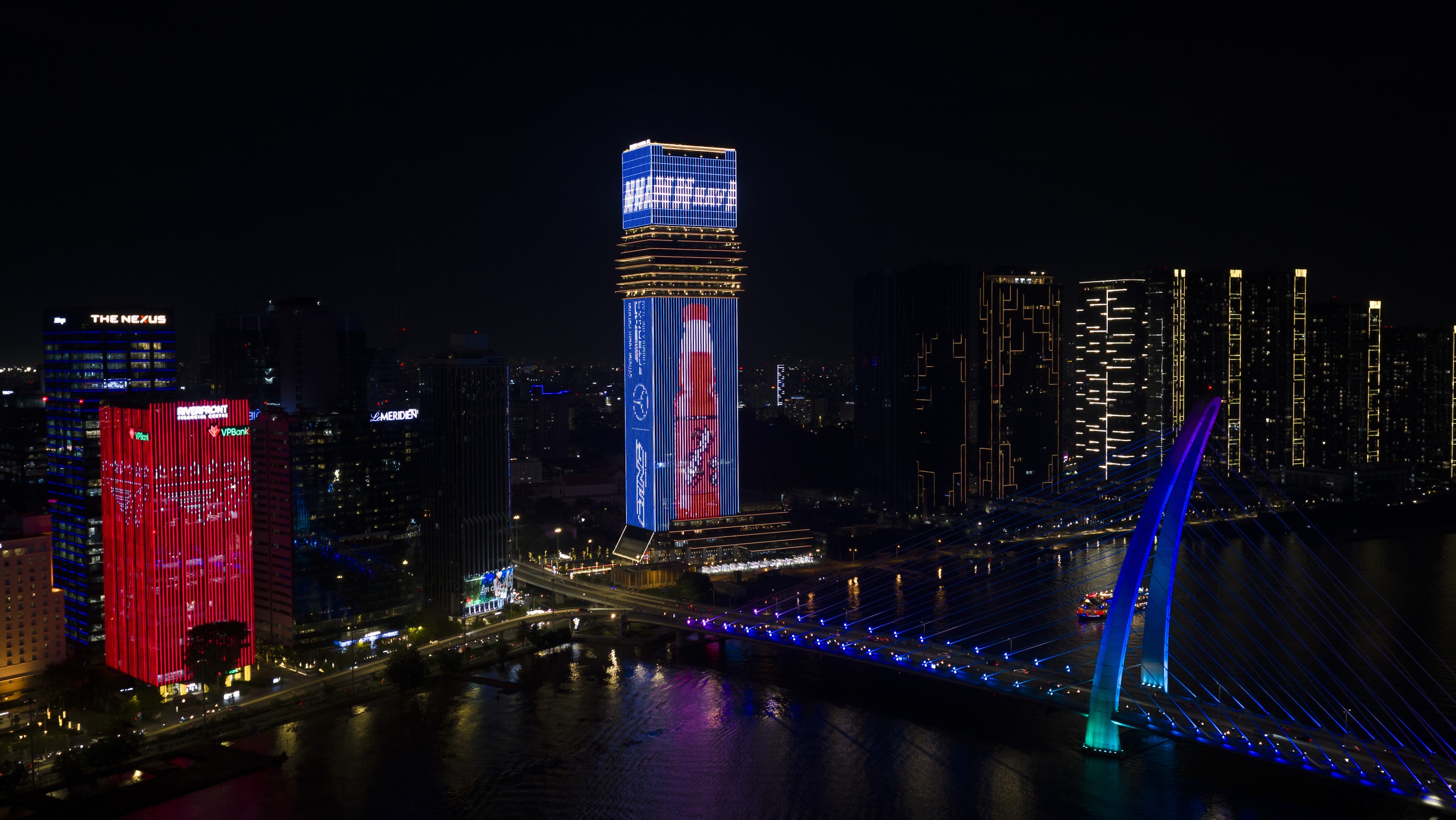 Sting Energy và Mercedes-AMG PETRONAS thắp sáng nhiều địa danh, đánh dấu hợp tác toàn cầu - Ảnh 2.