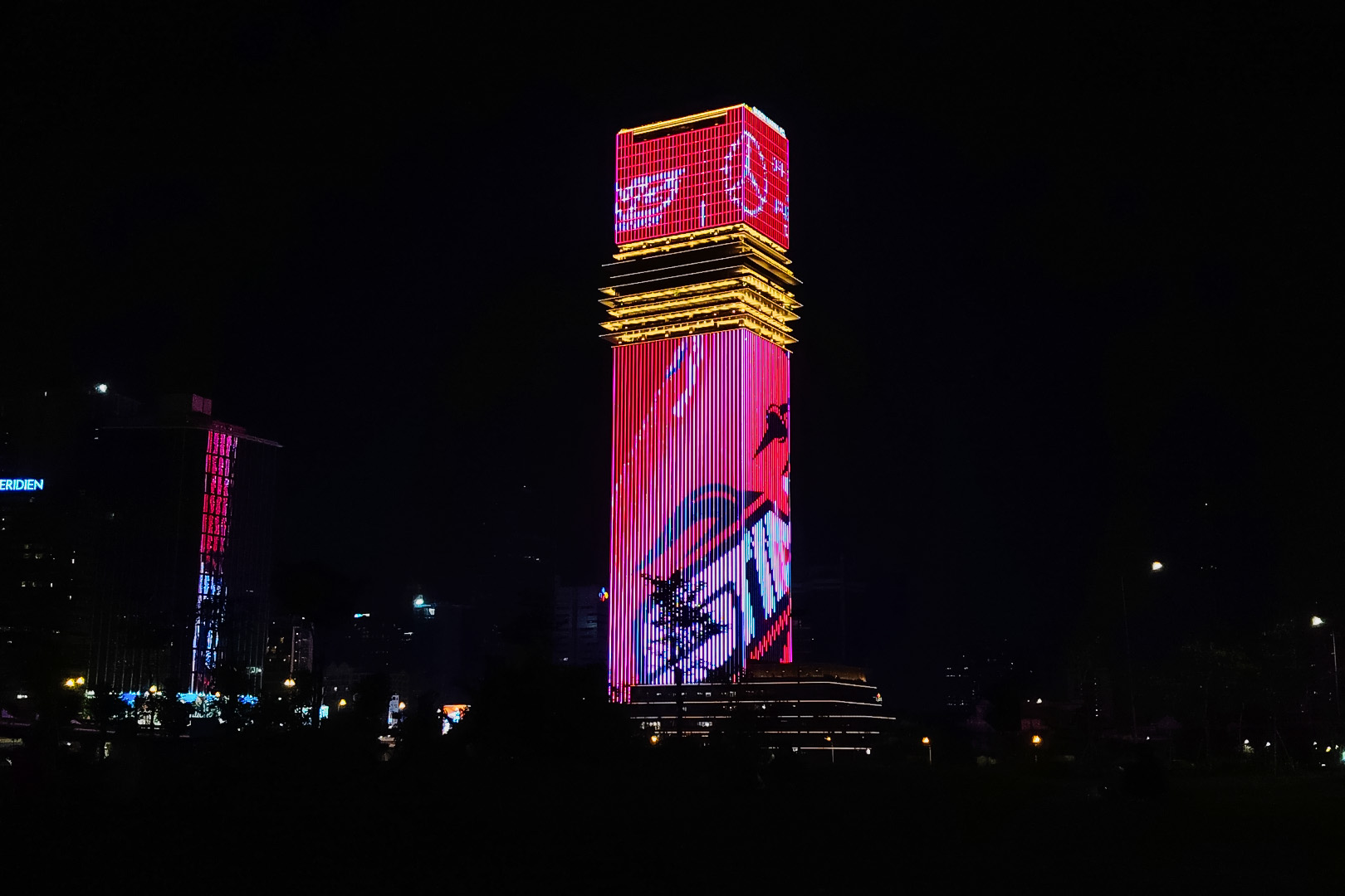 Sting Energy và Mercedes-AMG PETRONAS thắp sáng nhiều địa danh, đánh dấu hợp tác toàn cầu - Ảnh 3.