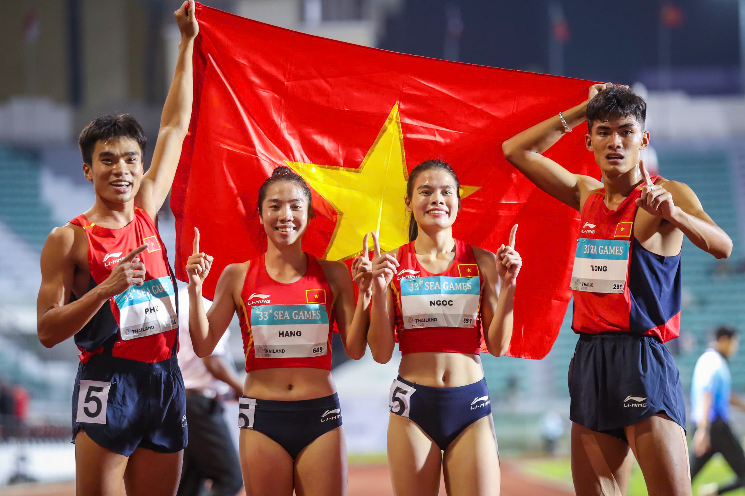 Bộ tứ tiếp sức Việt Nam nói cực hay sau màn chạy trình diễn siêu đẳng cấp thắng người Thái- Ảnh 2. Bộ tứ tiếp sức Việt Nam nói cực hay sau màn chạy trình diễn siêu đẳng cấp thắng người Thái- Ảnh 2.