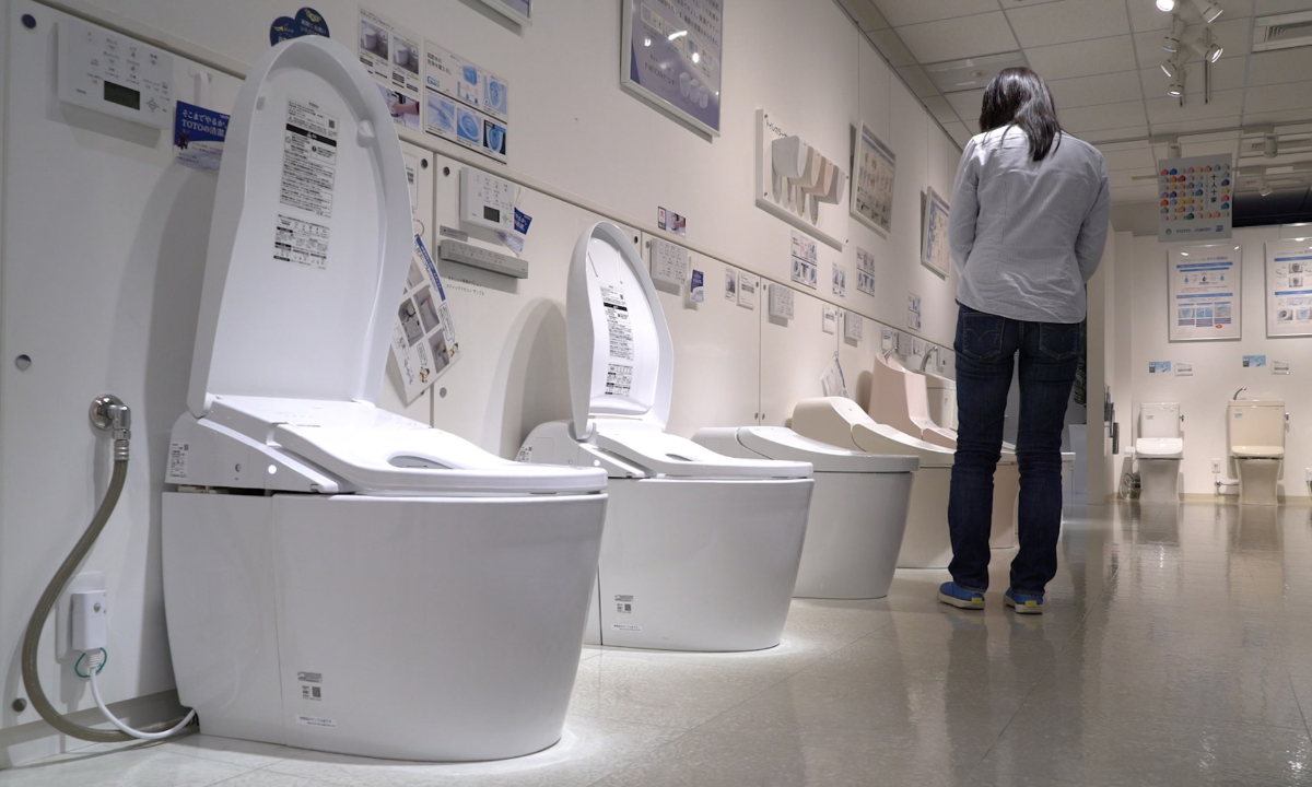 Lý do bồn cầu thông minh gây nghiện cho người Nhật - Ảnh 1.