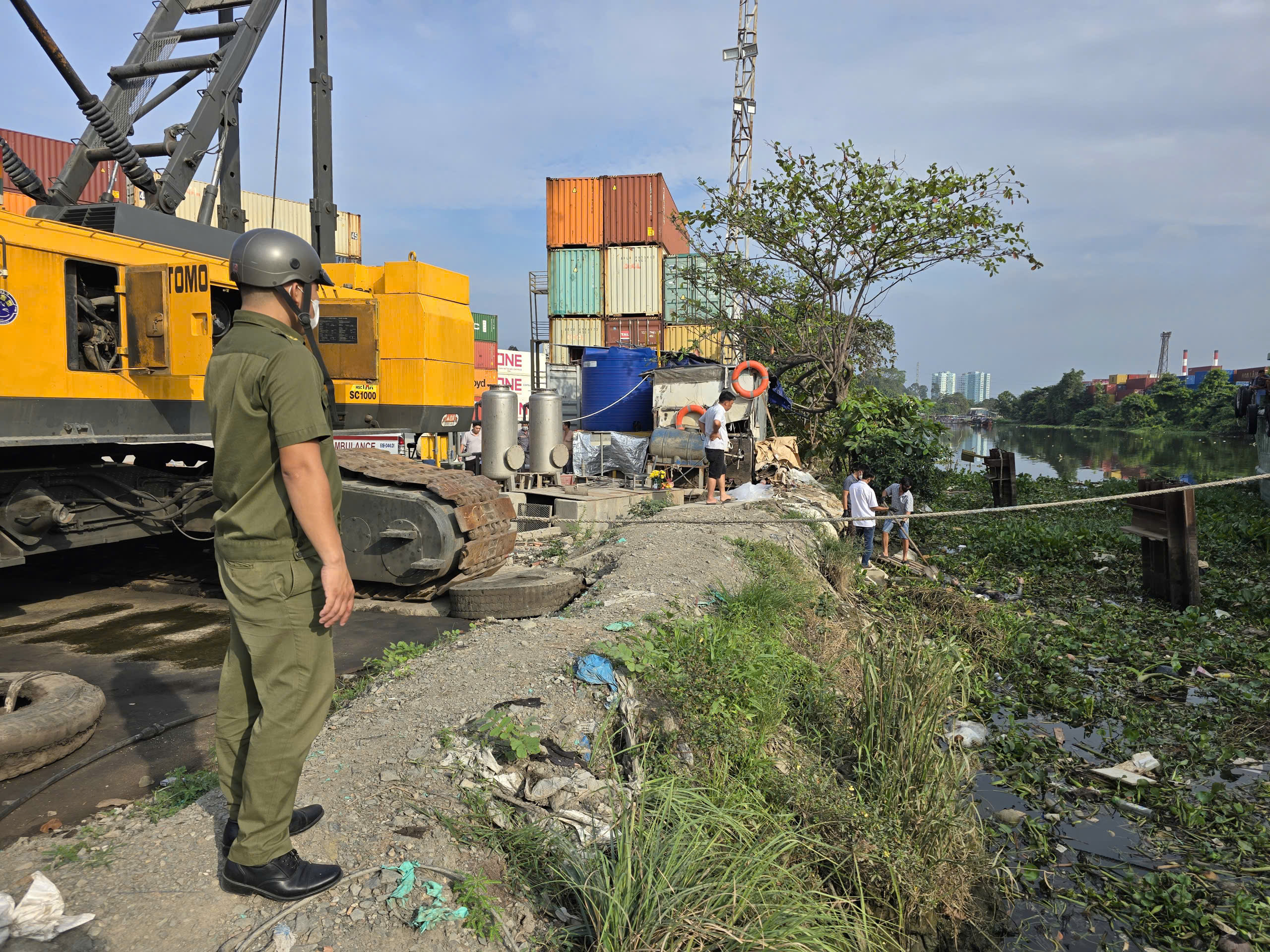 TP.HCM: Phát hiện thi thể ở cảng ICD, lưng xăm hình 'cá chép bên hoa sen'- Ảnh 1.